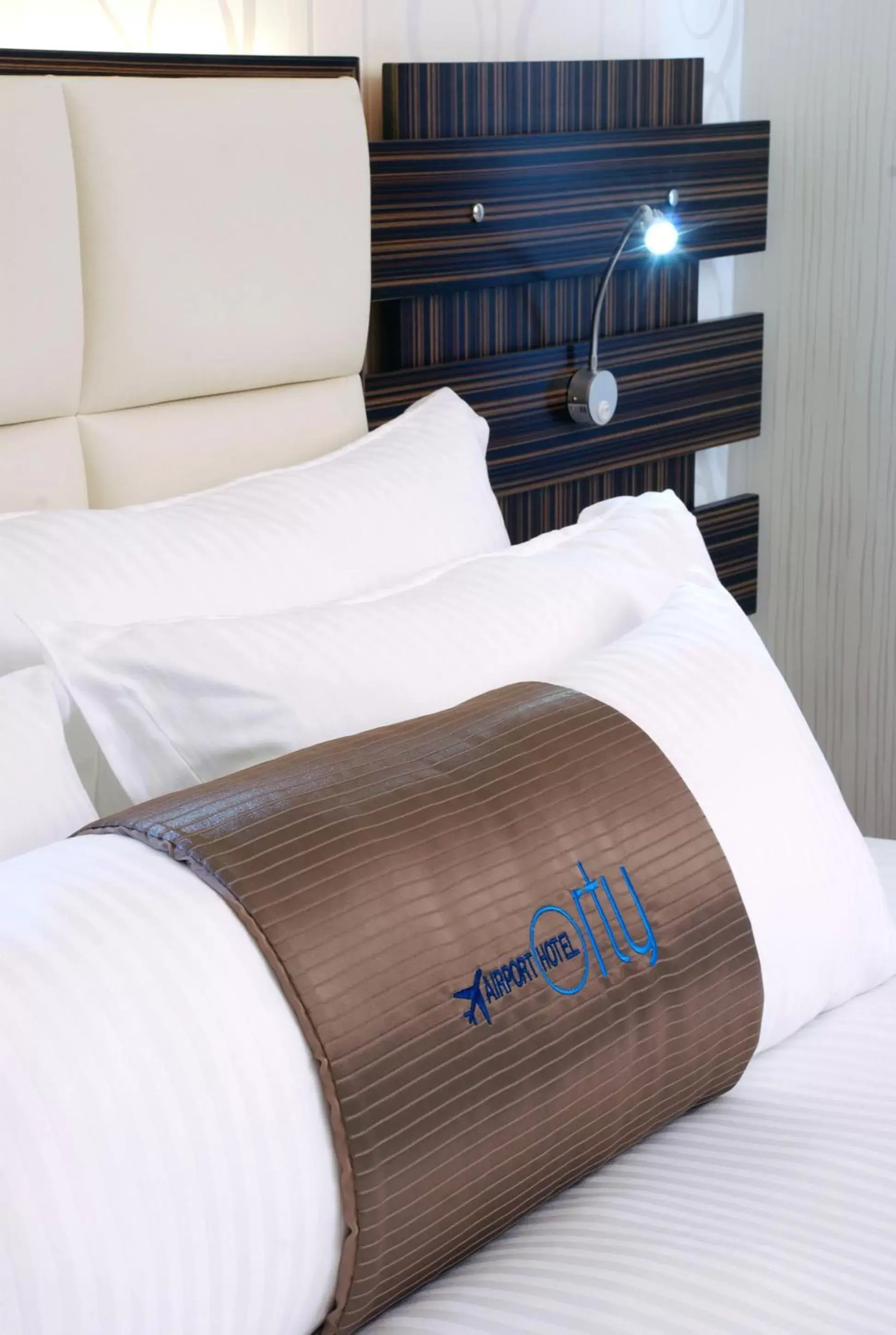 Logo/Certificate/Sign, Bed in Orty Airport Hotel