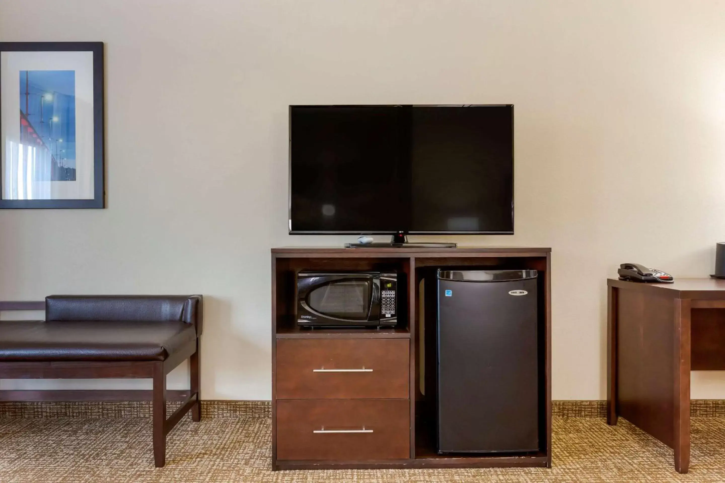 Photo of the whole room, TV/Entertainment Center in Comfort Suites Little Rock