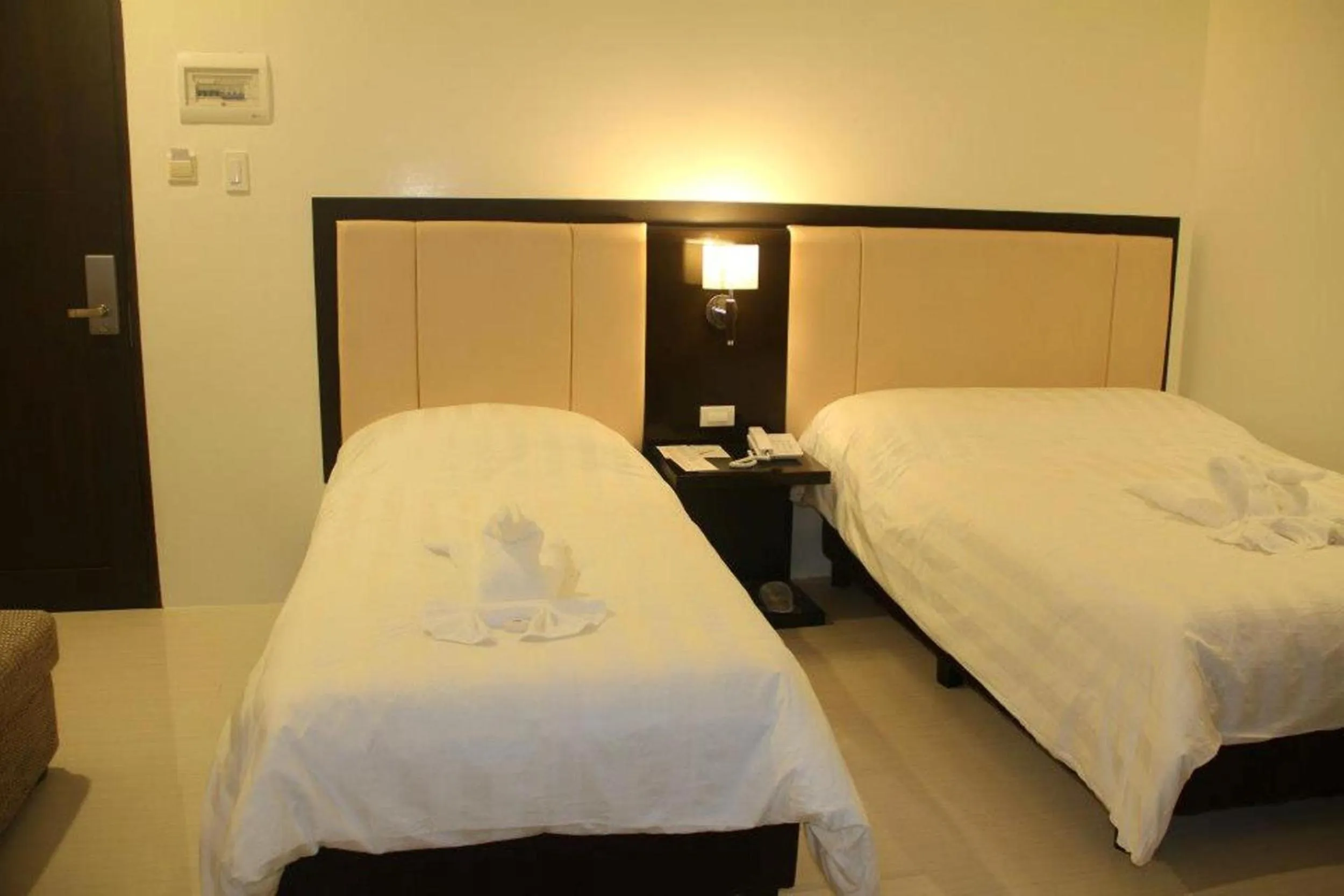 Photo of the whole room in Manhattan Suites Inn