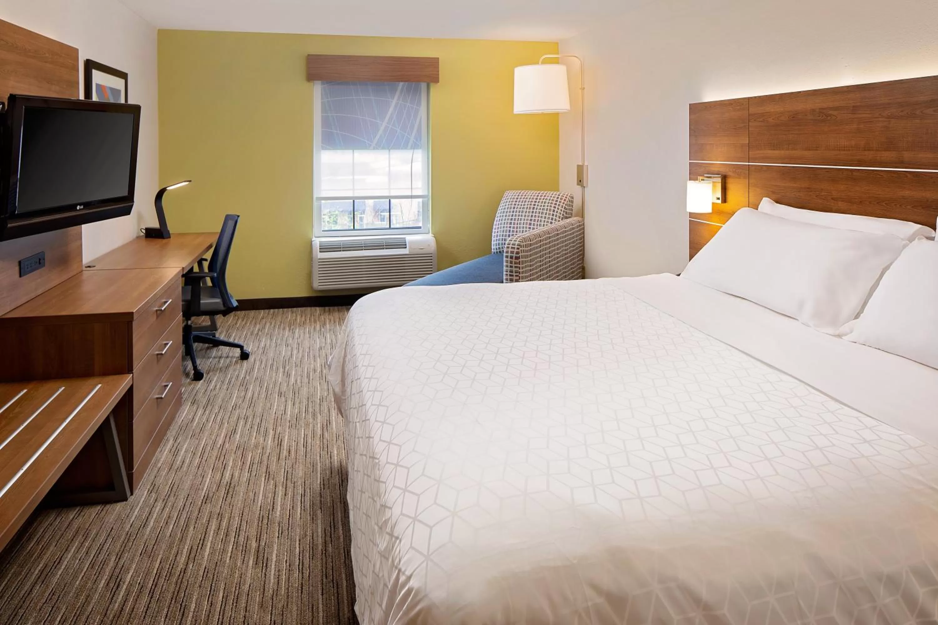 Photo of the whole room, Bed in Holiday Inn Express Harrisburg East by IHG