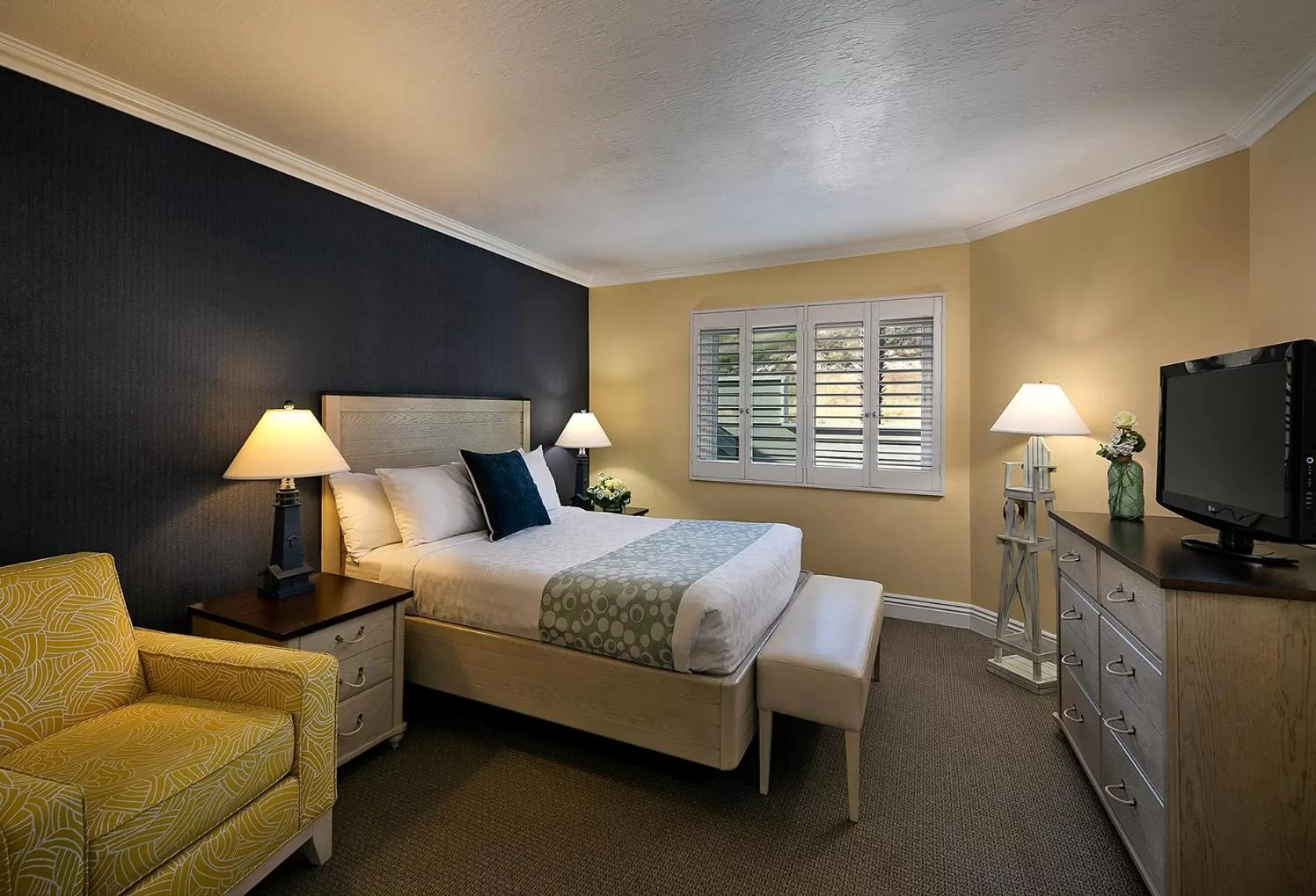 TV and multimedia, Bed in Pismo Lighthouse Suites