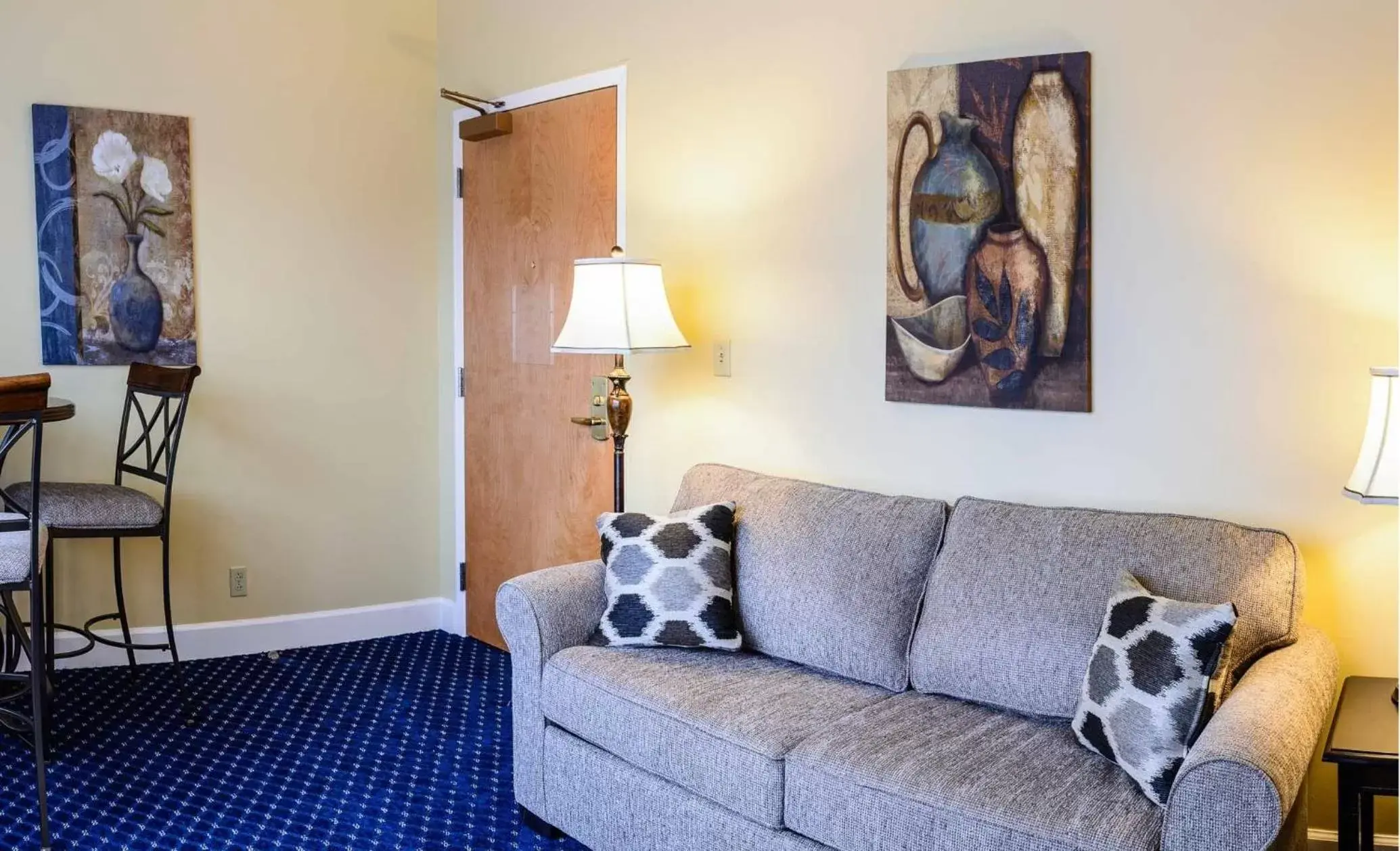 Living room, Seating Area in Asbury Inn & Suites