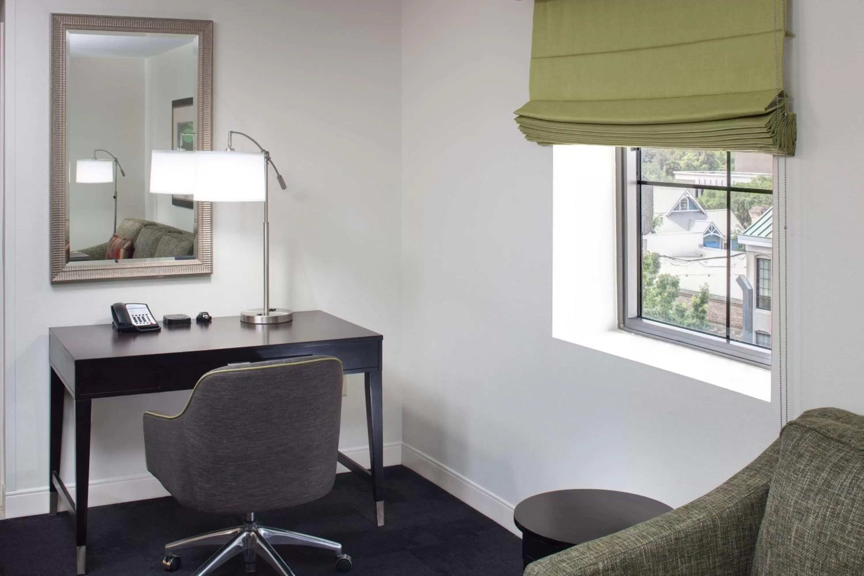 Bed in Hampton Inn & Suites Gainesville Downtown