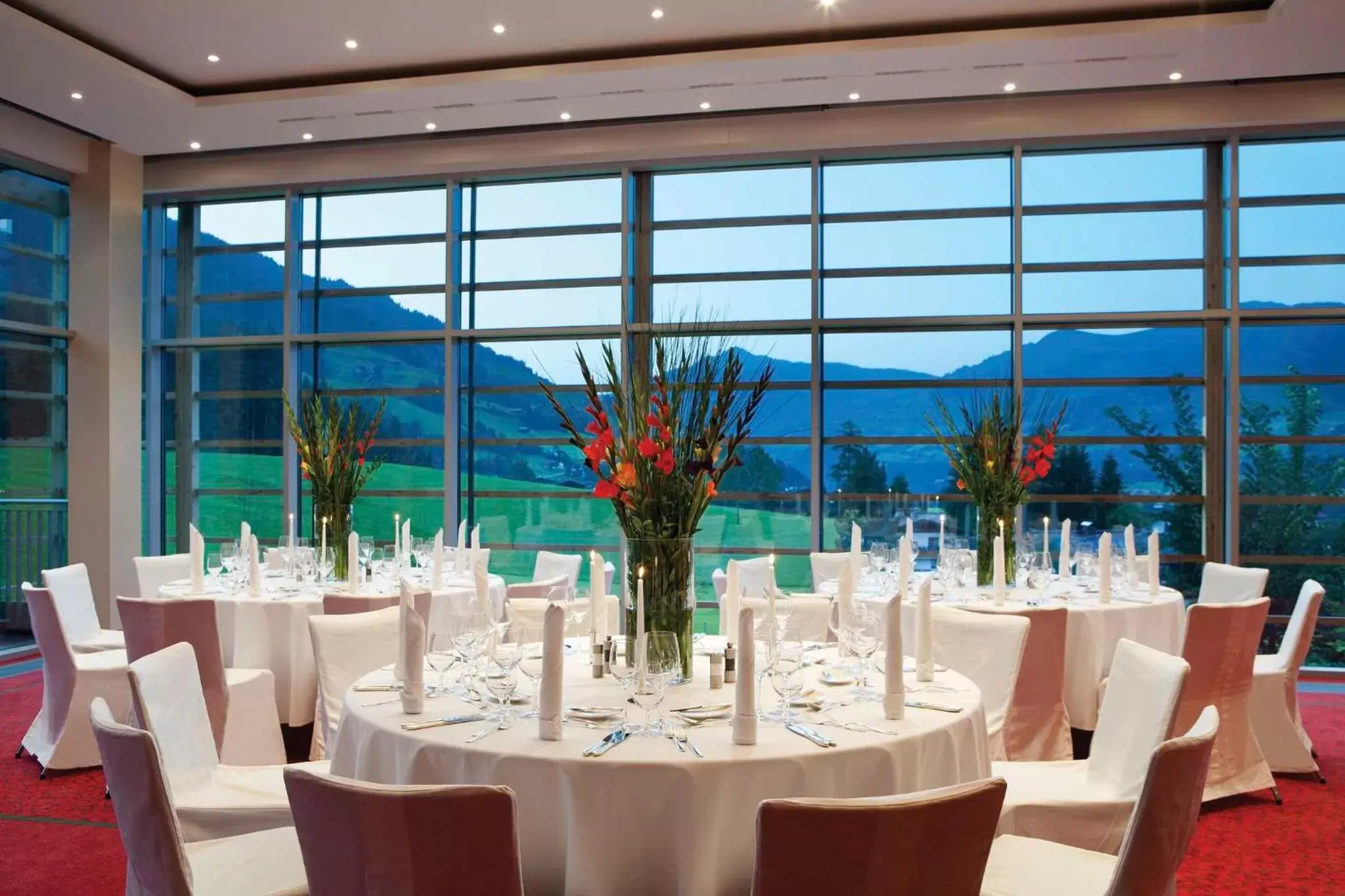 Meeting/conference room, Restaurant/Places to Eat in Kempinski Hotel Das Tirol