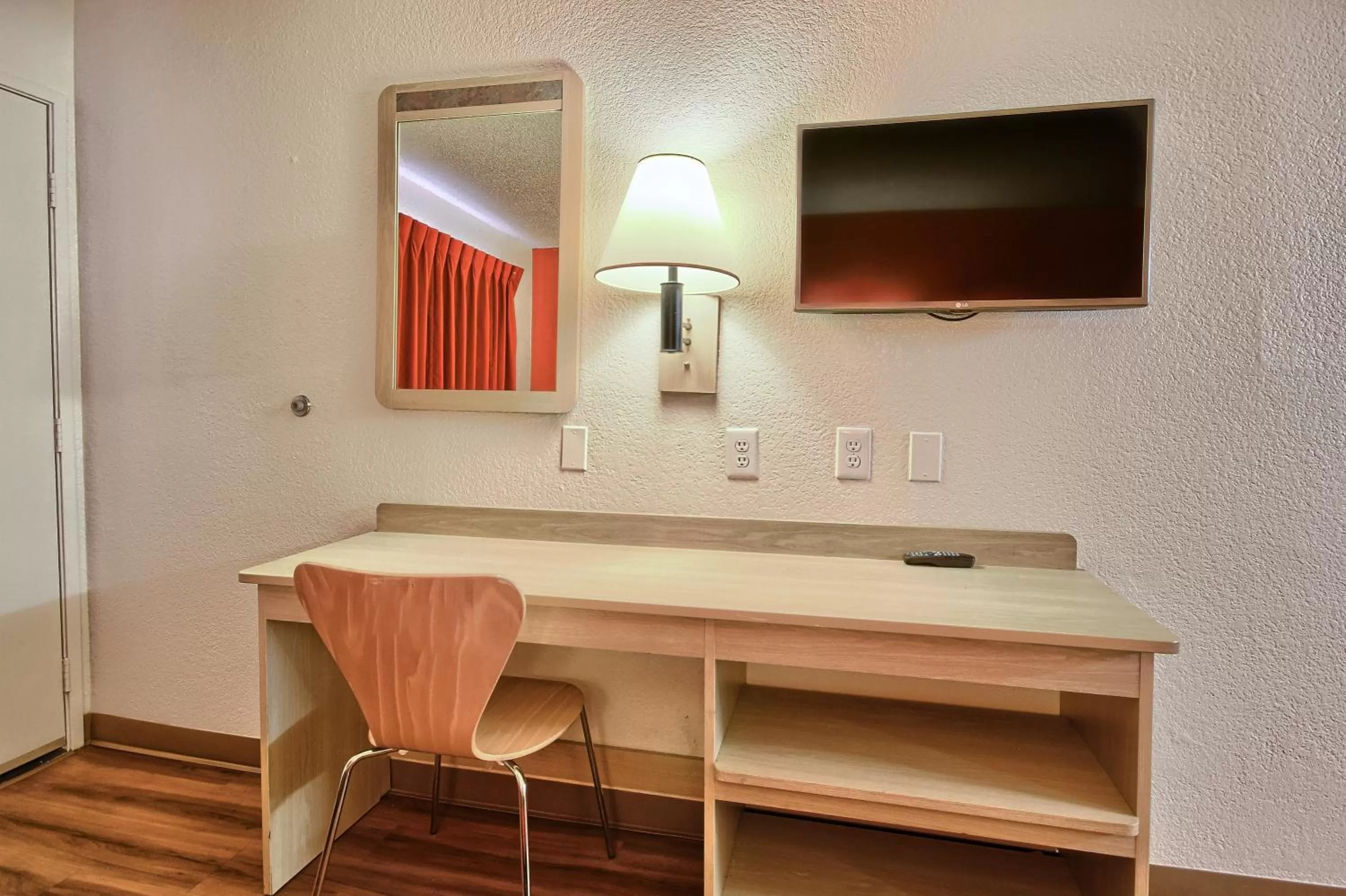 TV and multimedia in Motel 6-Fresno, CA - Blackstone South