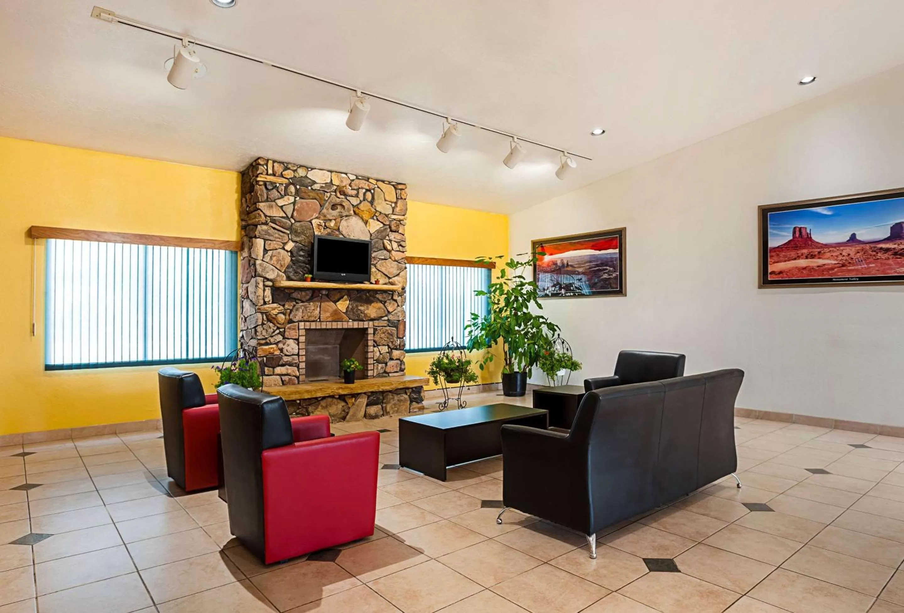 Lobby or reception in Rodeway Inn & Suites