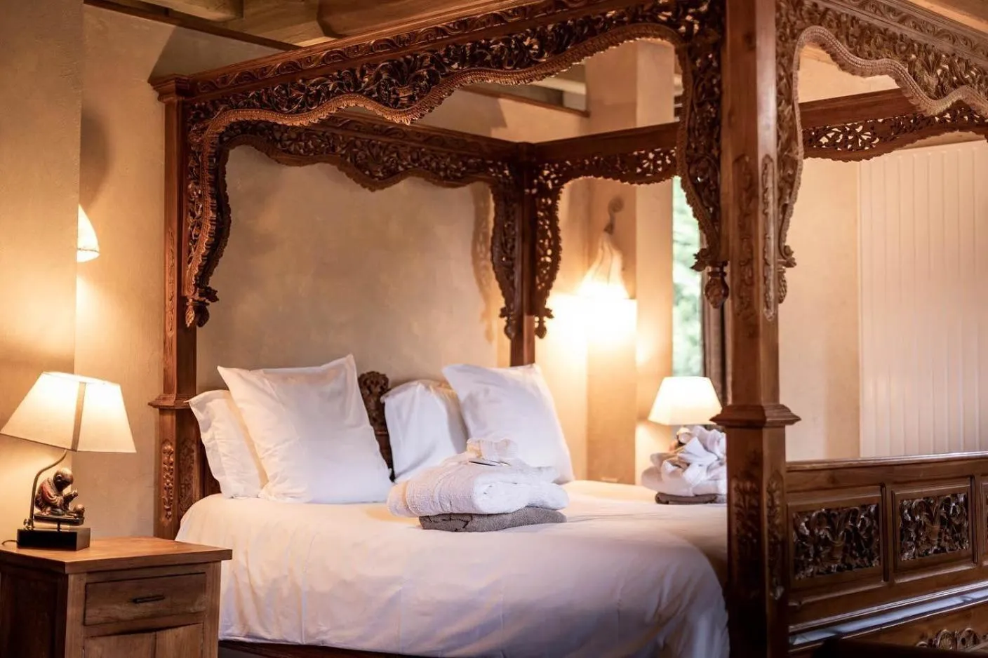 Bedroom, Bed in Manoir des Indes, The Originals Relais