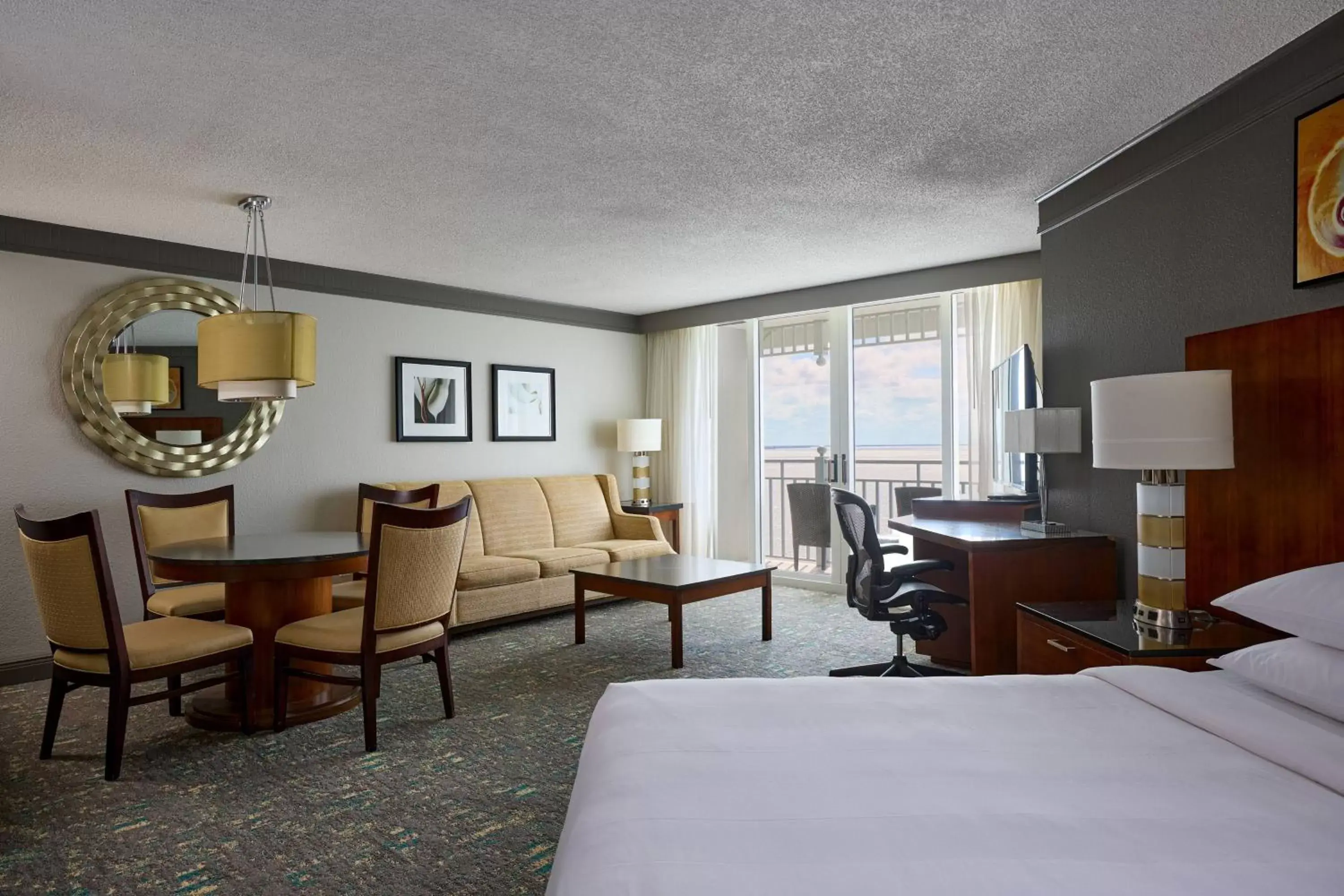 Bedroom, Seating Area in Marriott Sanibel Harbour Resort & Spa