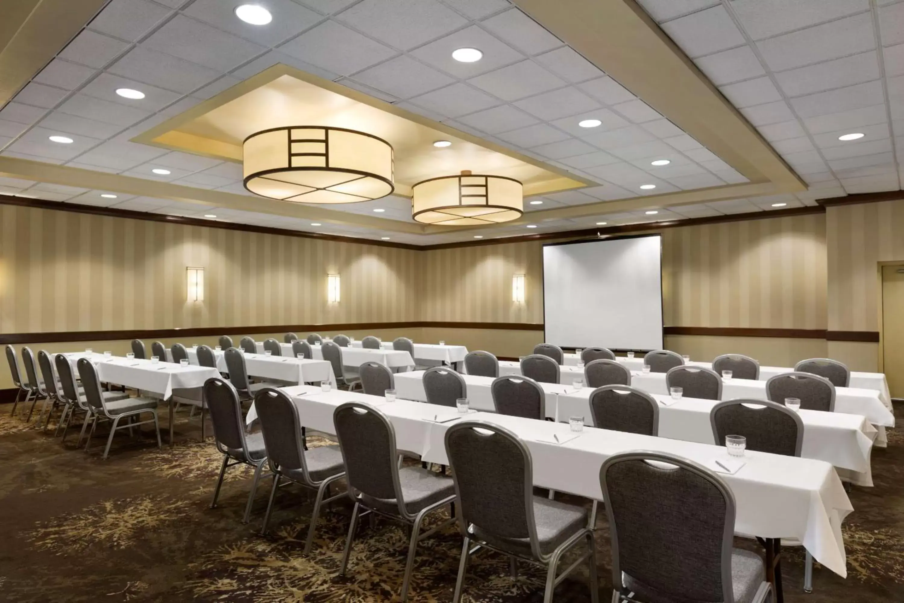 Meeting/conference room in Embassy Suites by Hilton Piscataway Somerset
