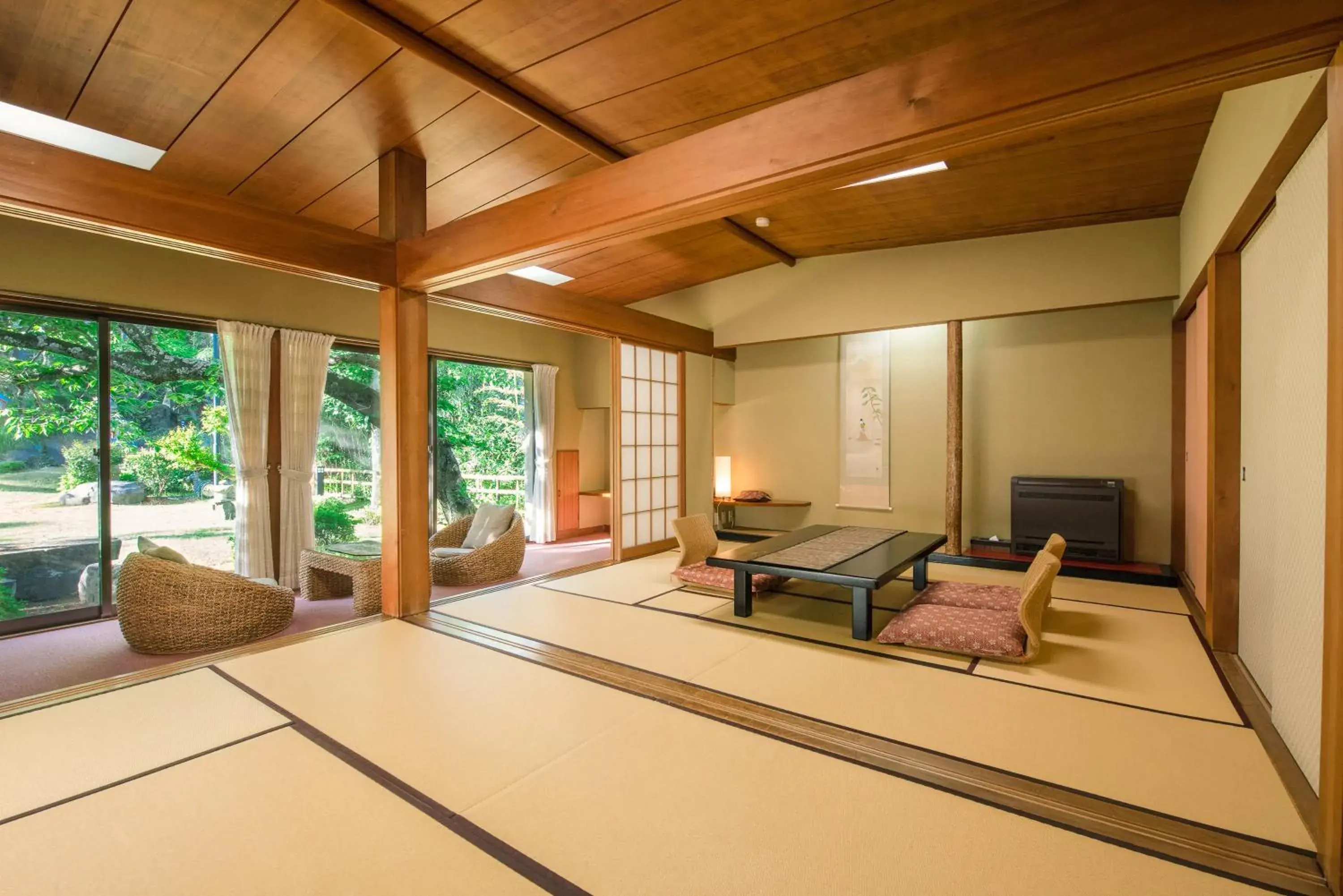 Photo of the whole room, Seating Area in Hotel Hagoromo