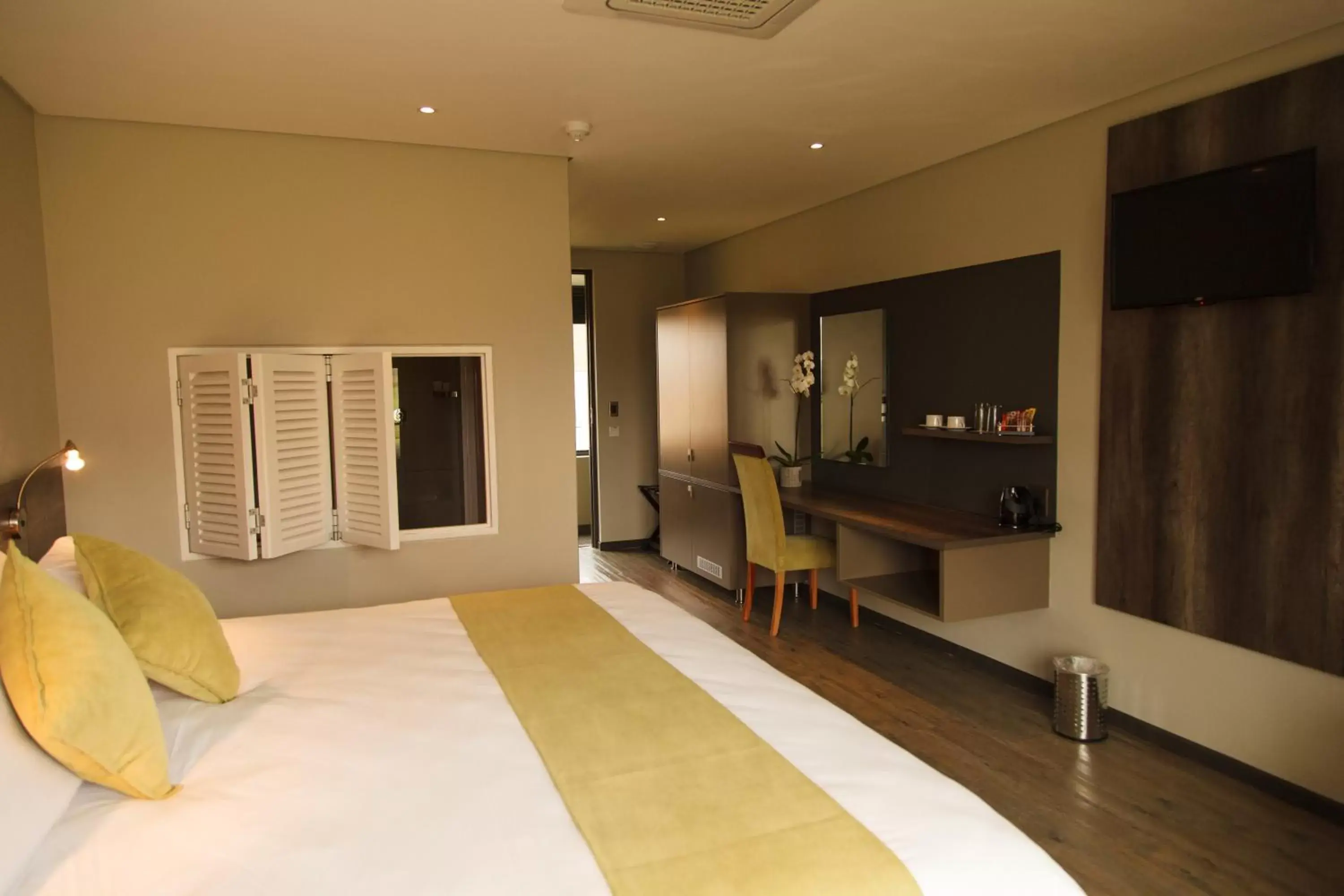 Bed, TV/Entertainment Center in ANEW Resort Vulintaba Newcastle