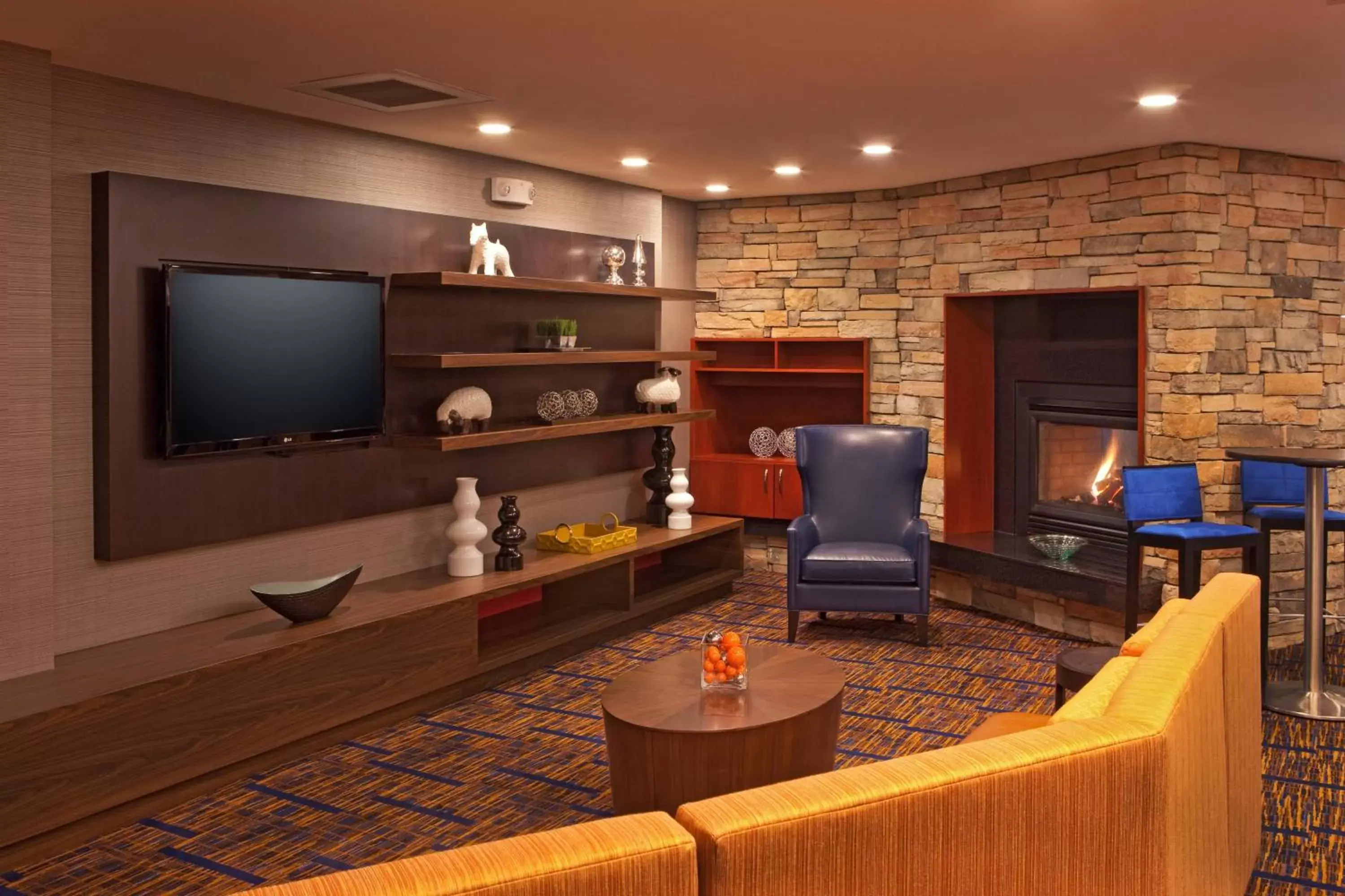 Lobby or reception, TV/Entertainment Center in Courtyard by Marriott Alexandria Pentagon South