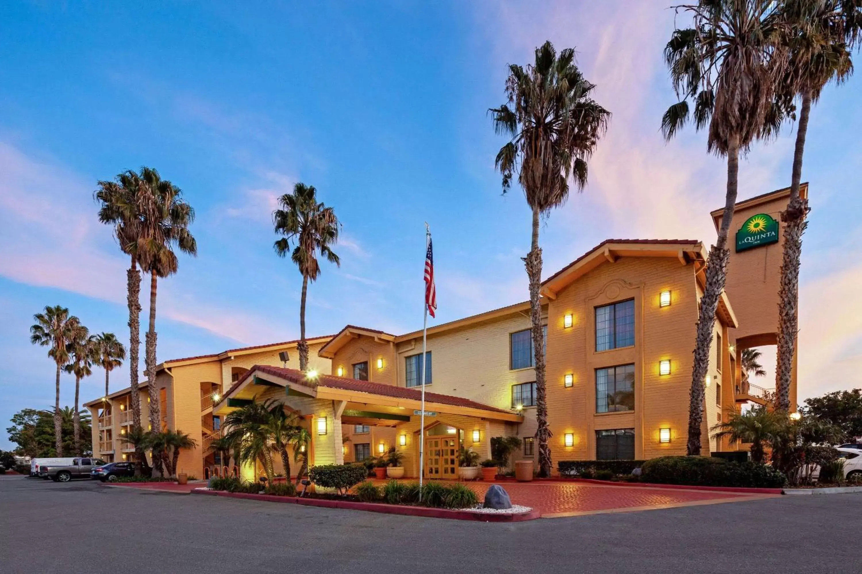 Property Building in La Quinta Inn by Wyndham Ventura