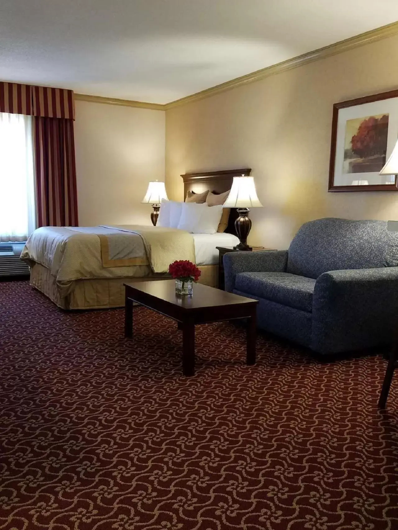 Photo of the whole room, Seating Area in Best Western PLUS Morristown Inn