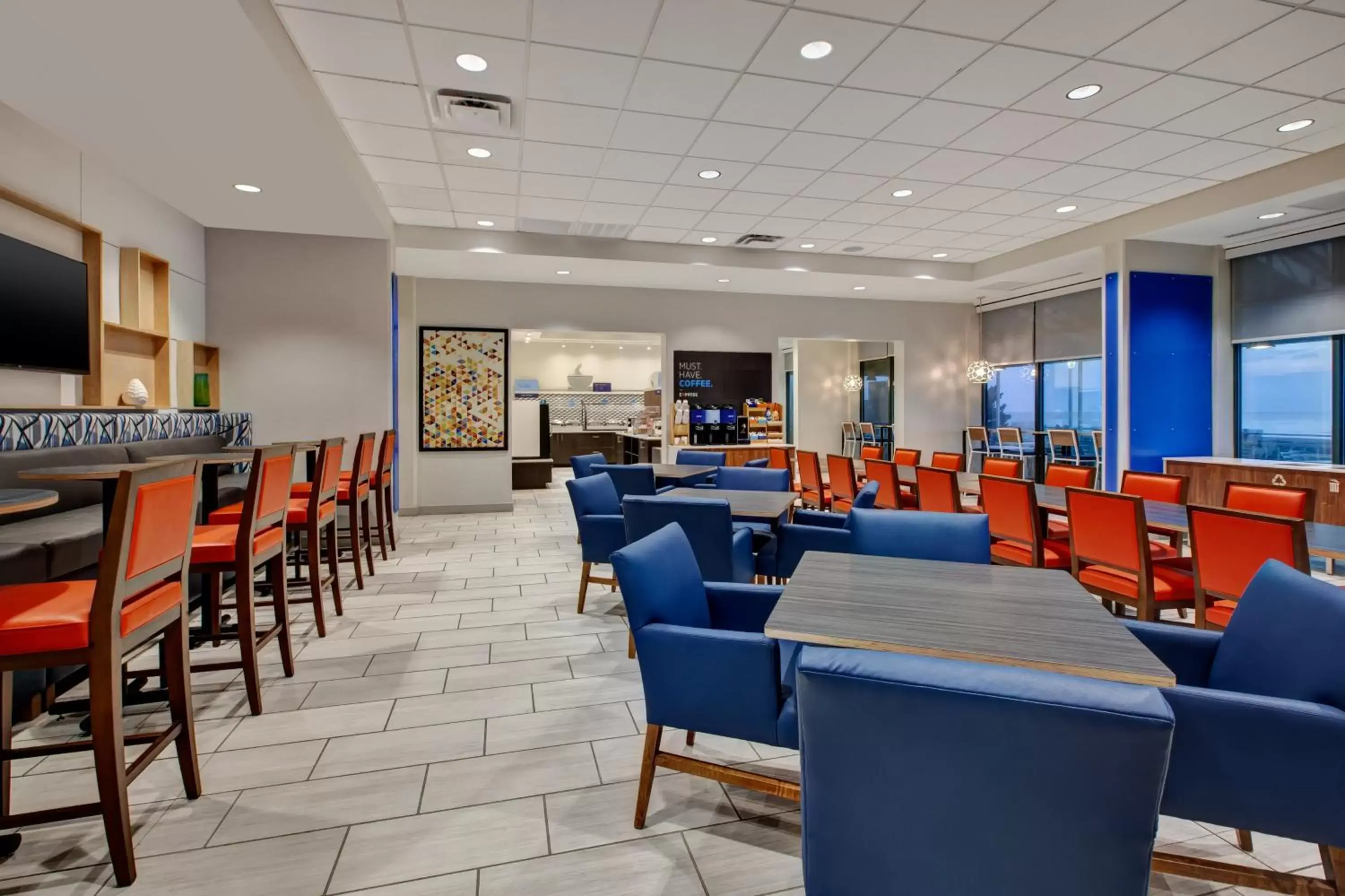 Breakfast, Restaurant/Places to Eat in Holiday Inn Express Hotel & Suites Virginia Beach Oceanfront, an IHG Hotel
