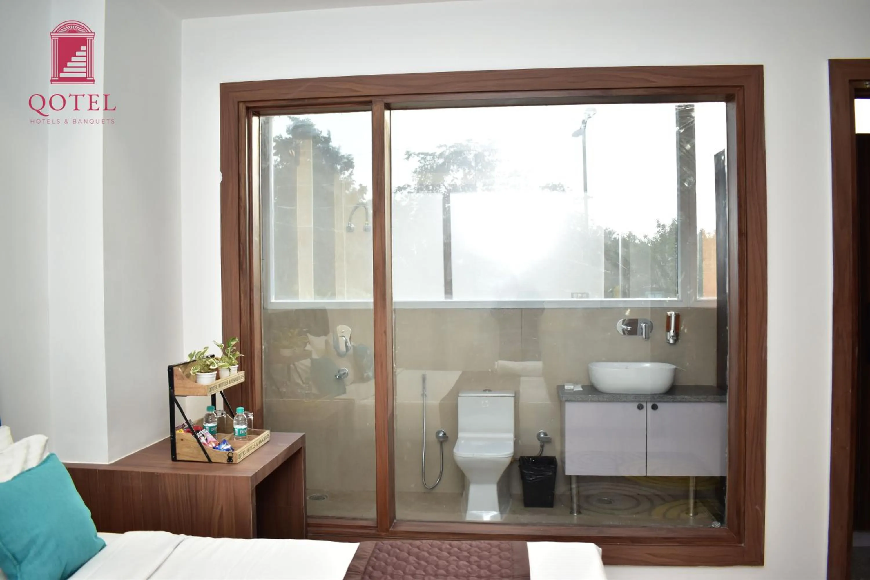 Toilet in Qotel Comfort Ashok Vihar - Near Delhi University