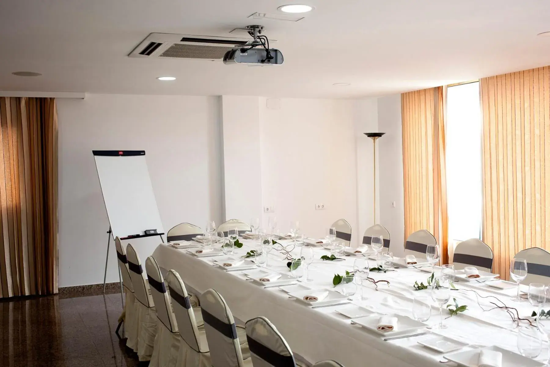 Banquet/Function facilities in Hotel Insula Barataria
