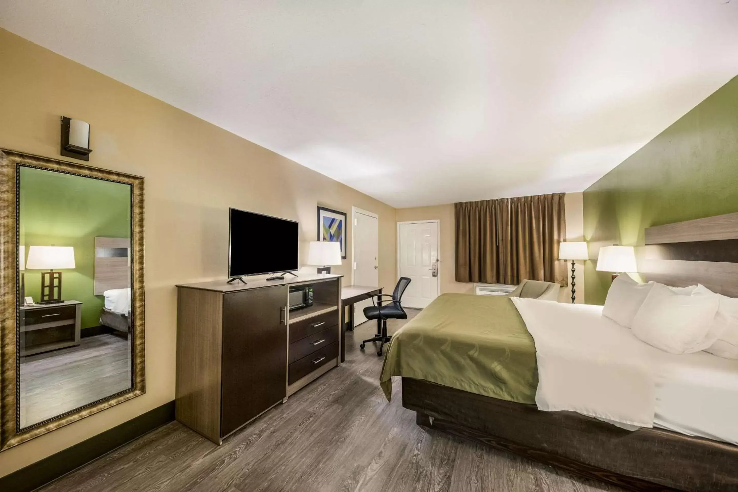 Bedroom, TV/Entertainment Center in Quality Inn & Suites - Garland