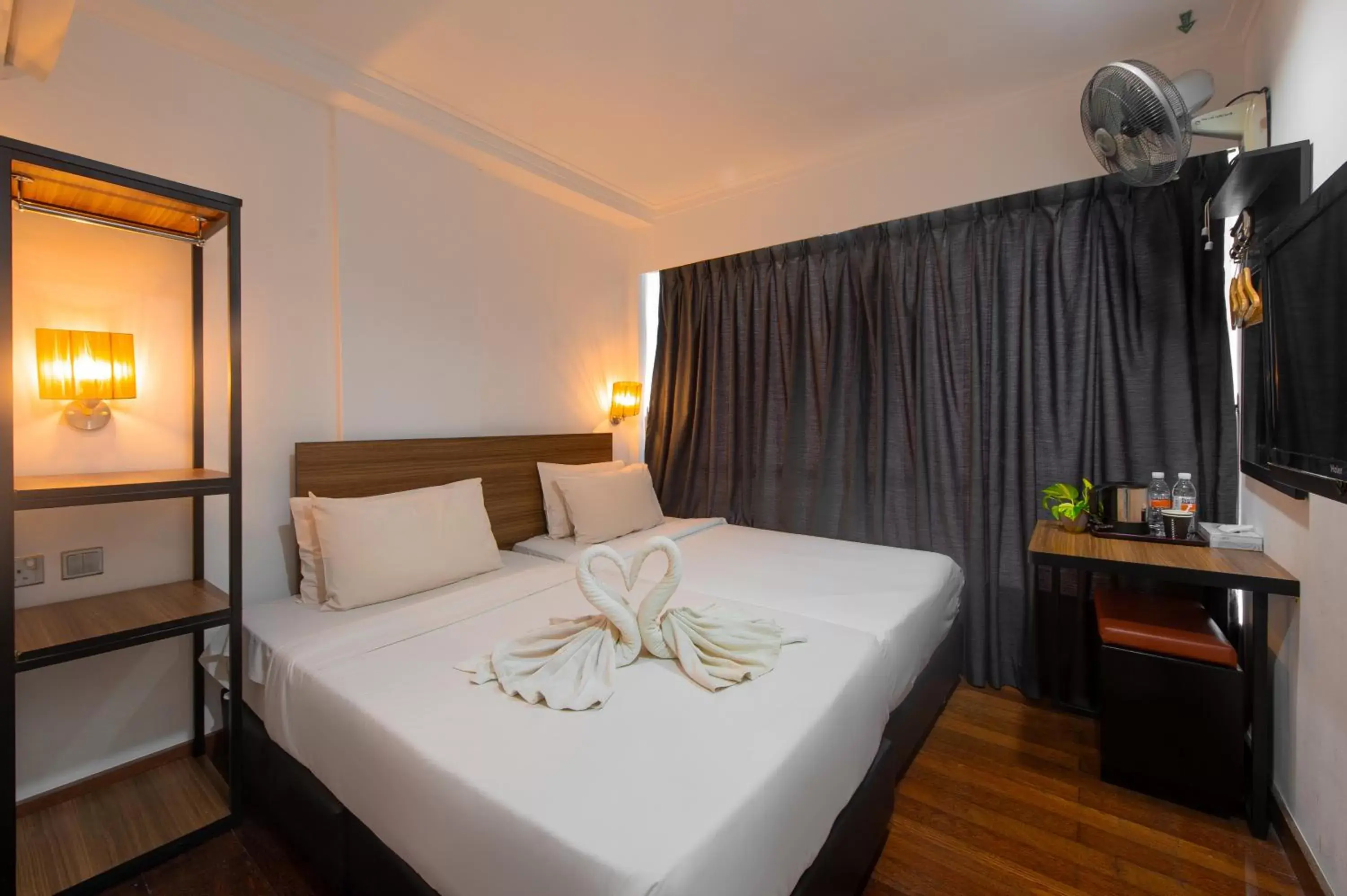 Bedroom, Bed in Tune Hotel - Waterfront Kuching