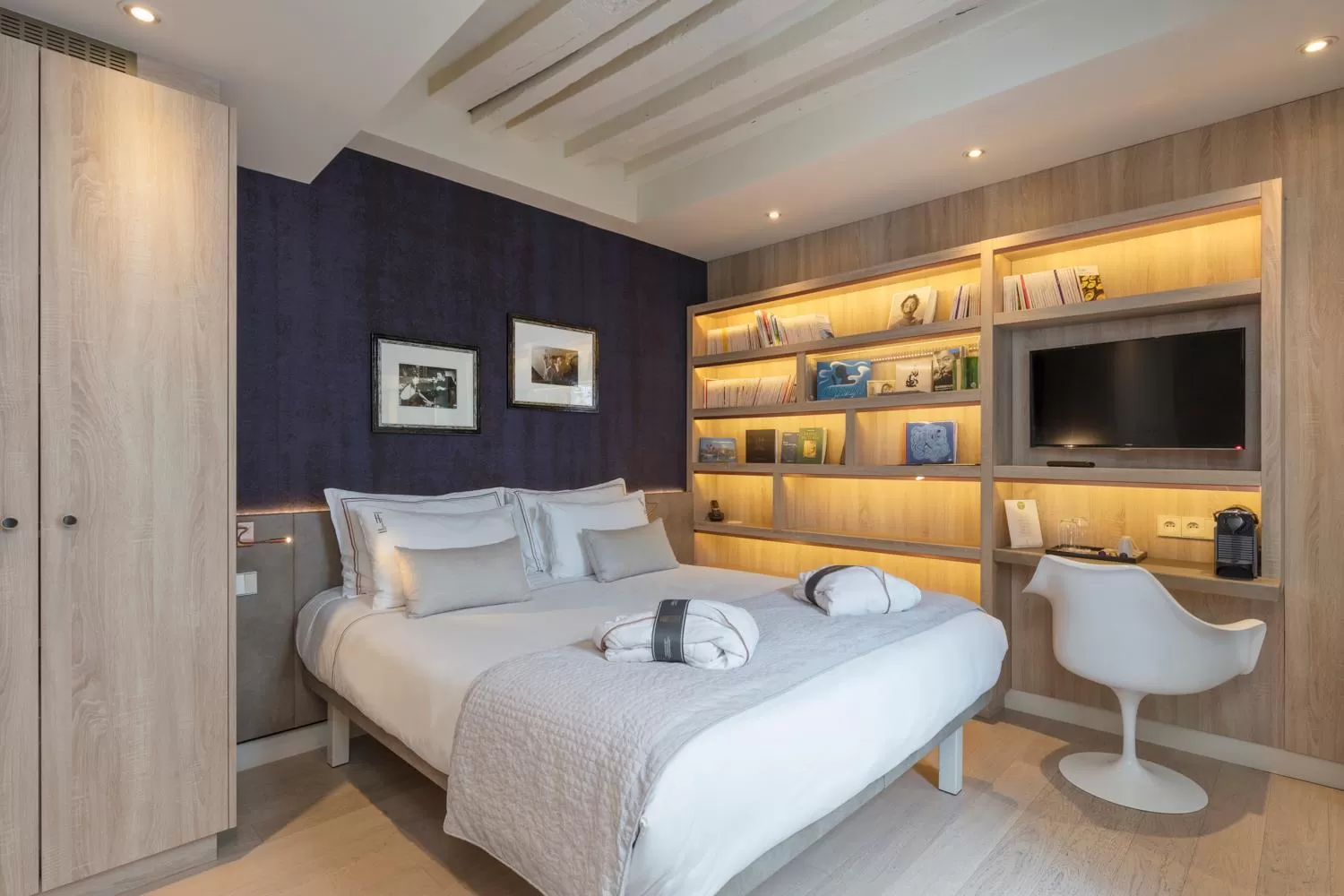 Bedroom, Bed in Hôtel de Lille - Saint-Germain des Près