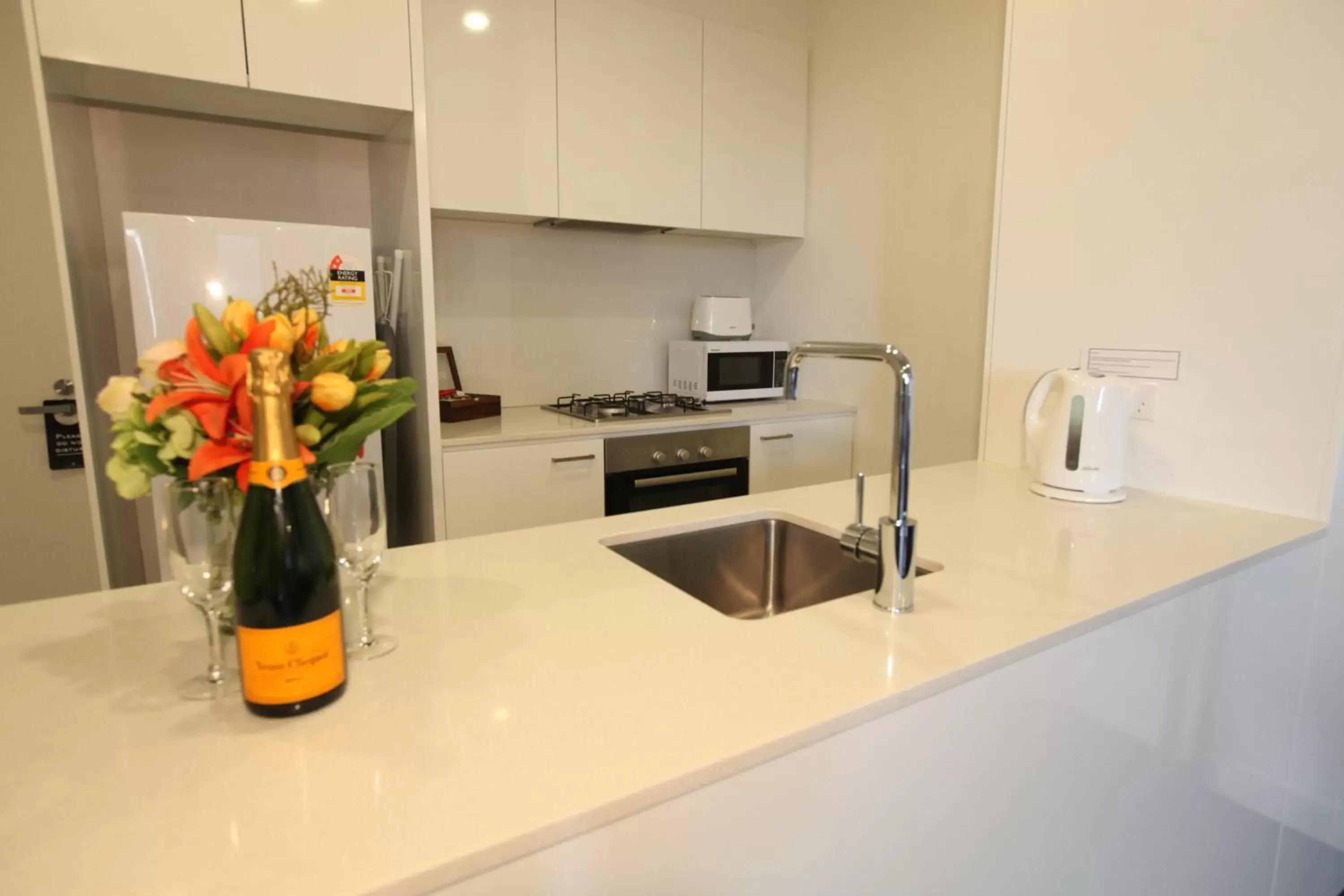 Kitchen or kitchenette, Kitchen/Kitchenette in Melbourne Knox Central Apartment Hotel