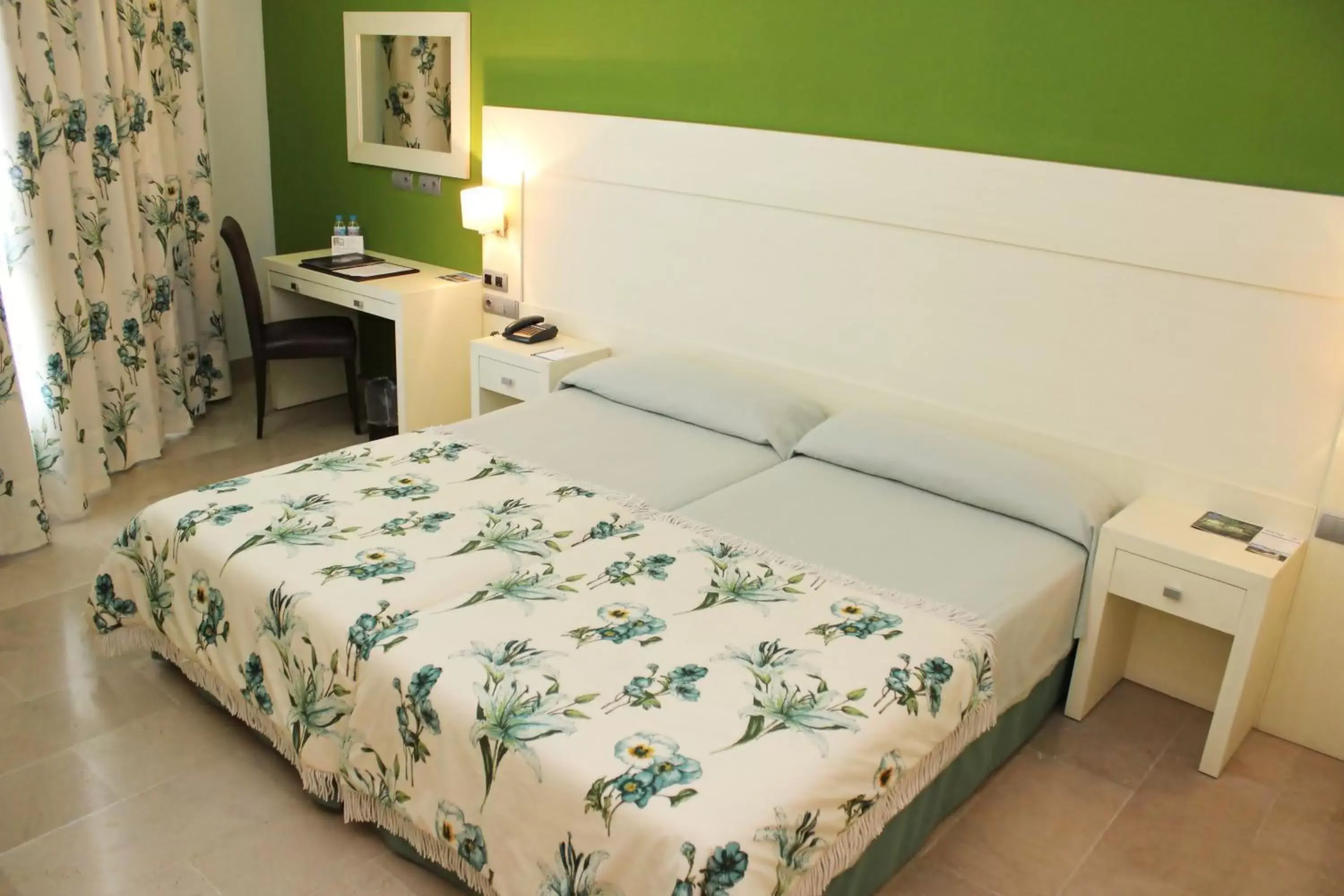 Bed in Hotel Puerto Juan Montiel Spa & Base Nautica