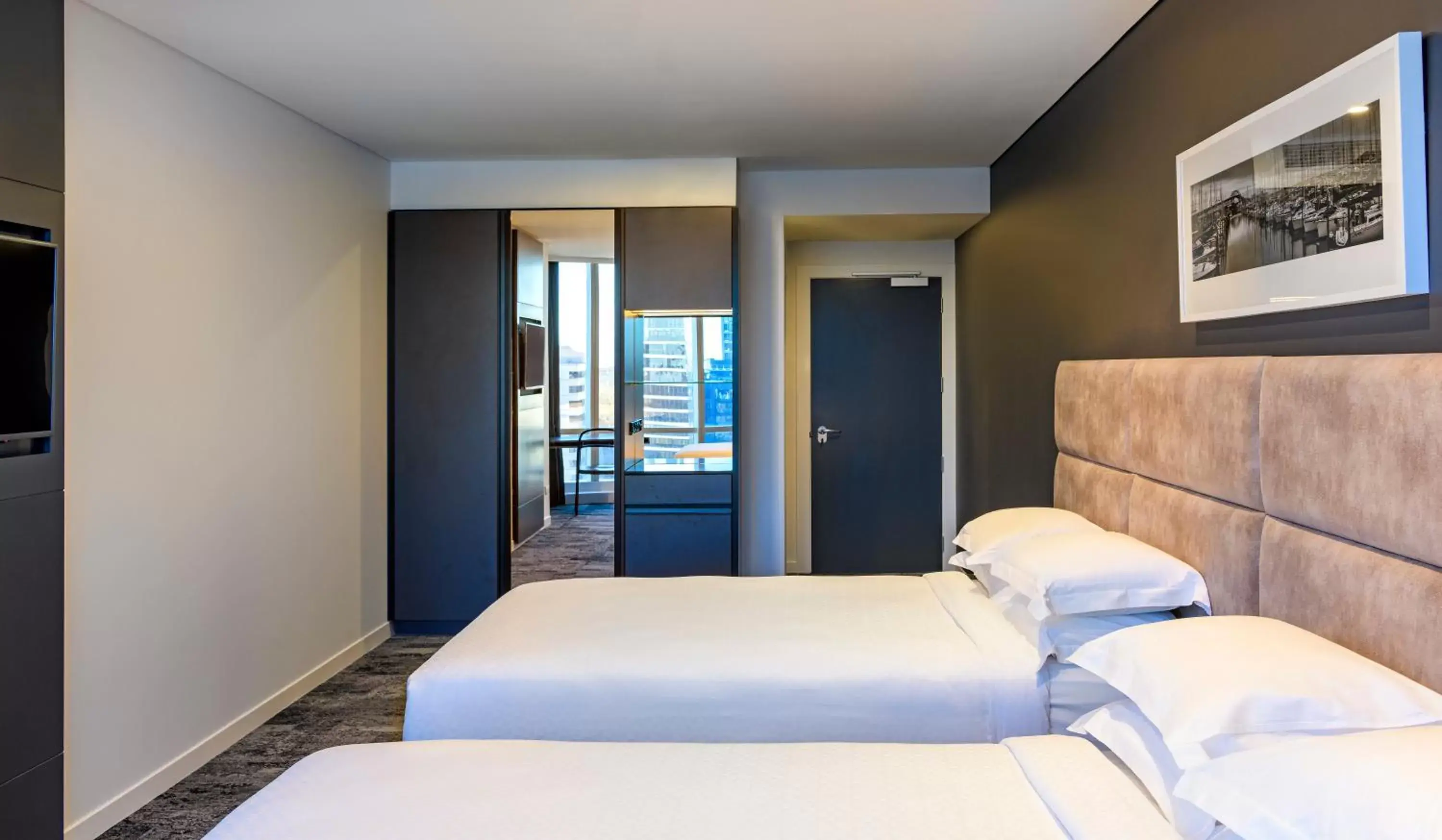 Bedroom, Bed in Four Points by Sheraton Auckland