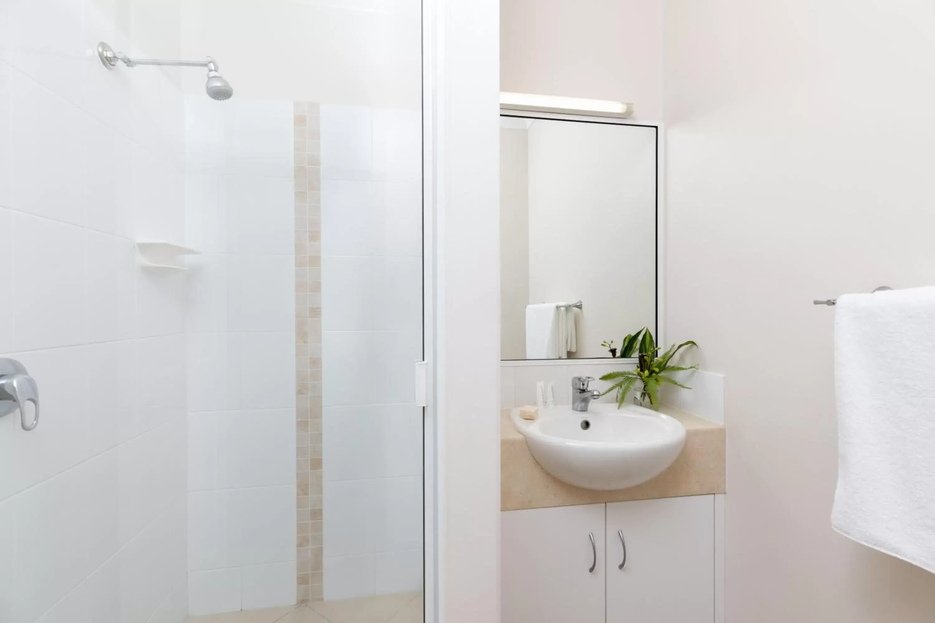 Shower, Bathroom in Townsville Southbank Apartments