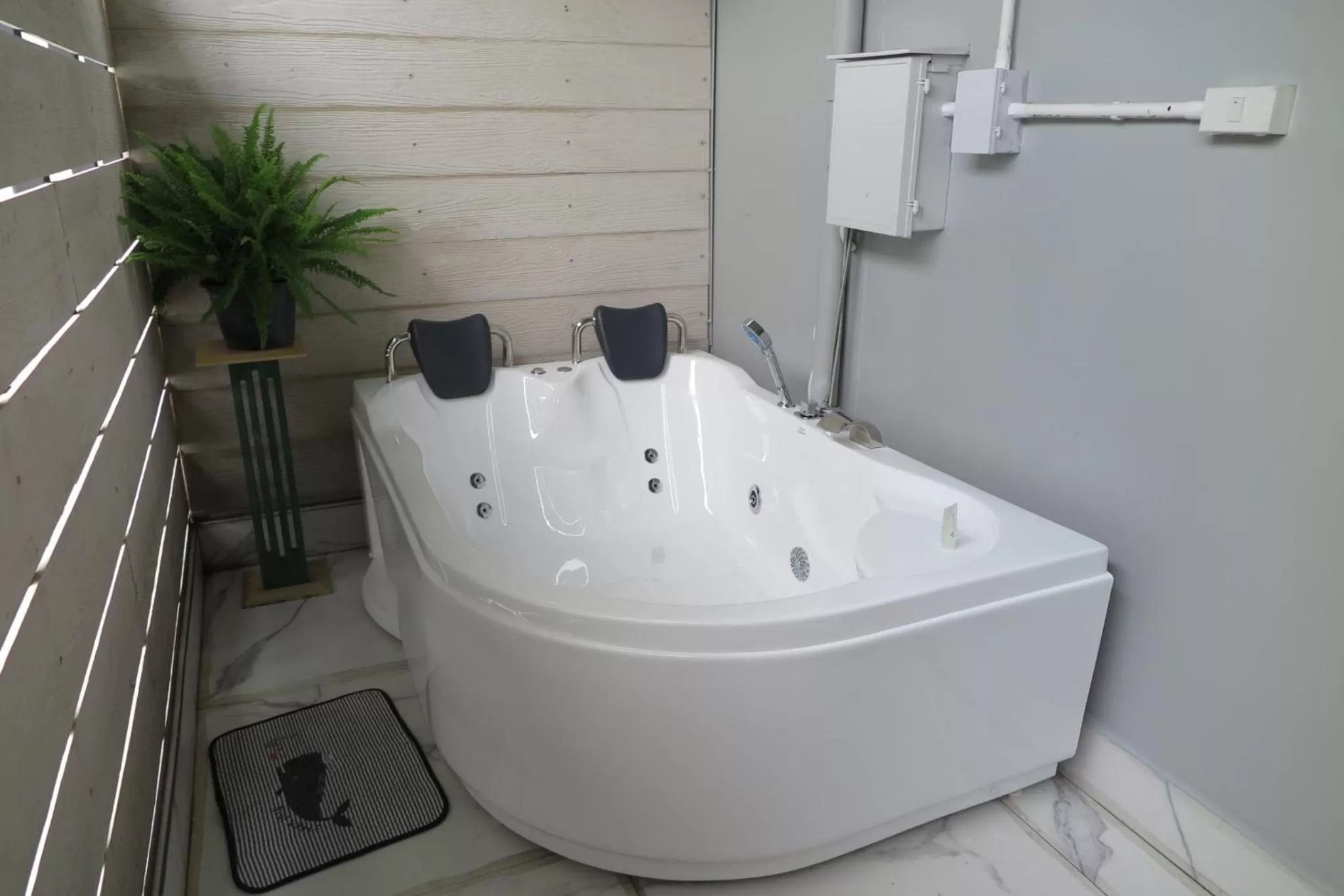 Bathroom in V20 Boutique Jacuzzi Hotel