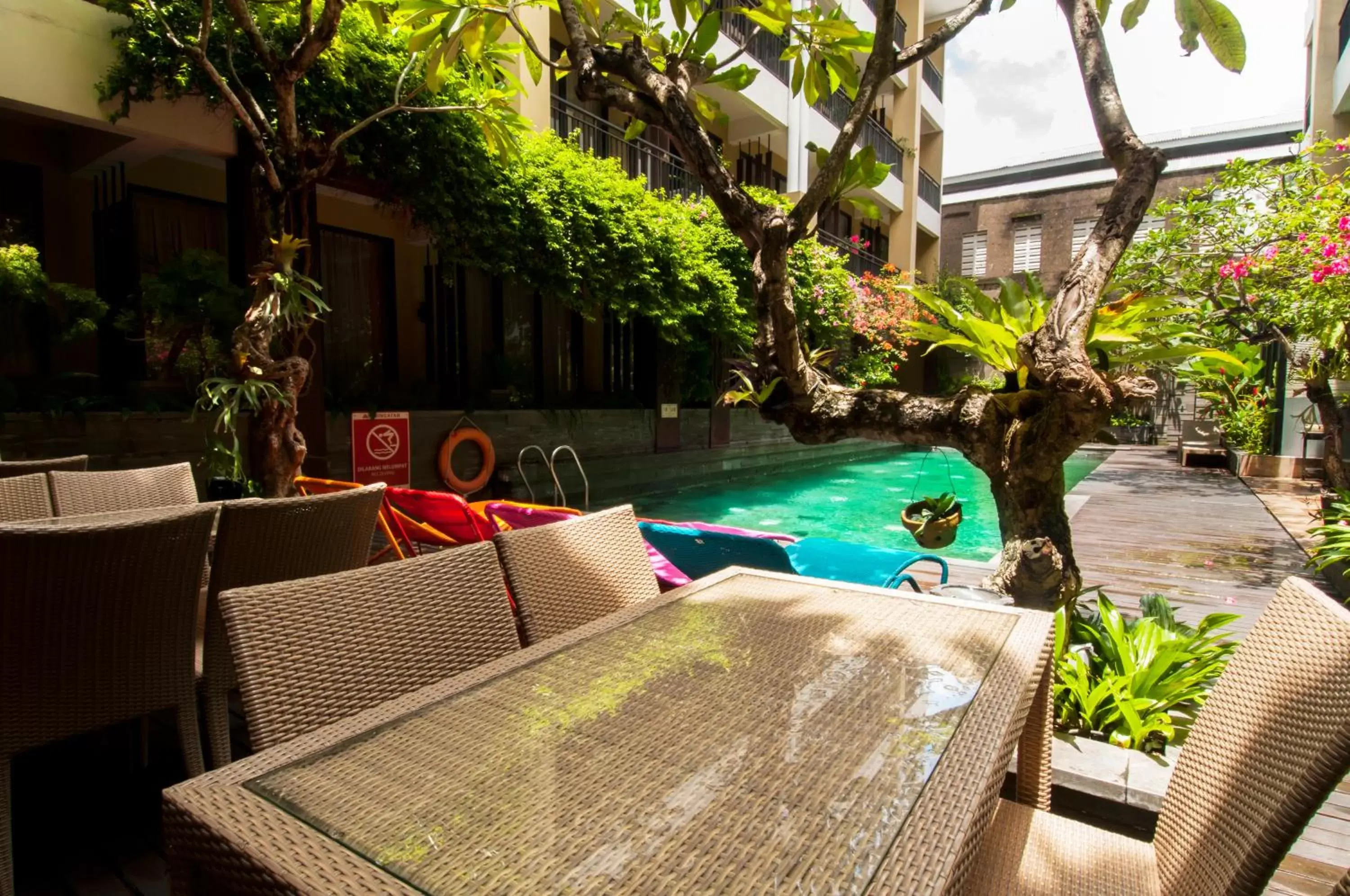 Swimming Pool in 100 Sunset Kuta Hotel & Ballroom