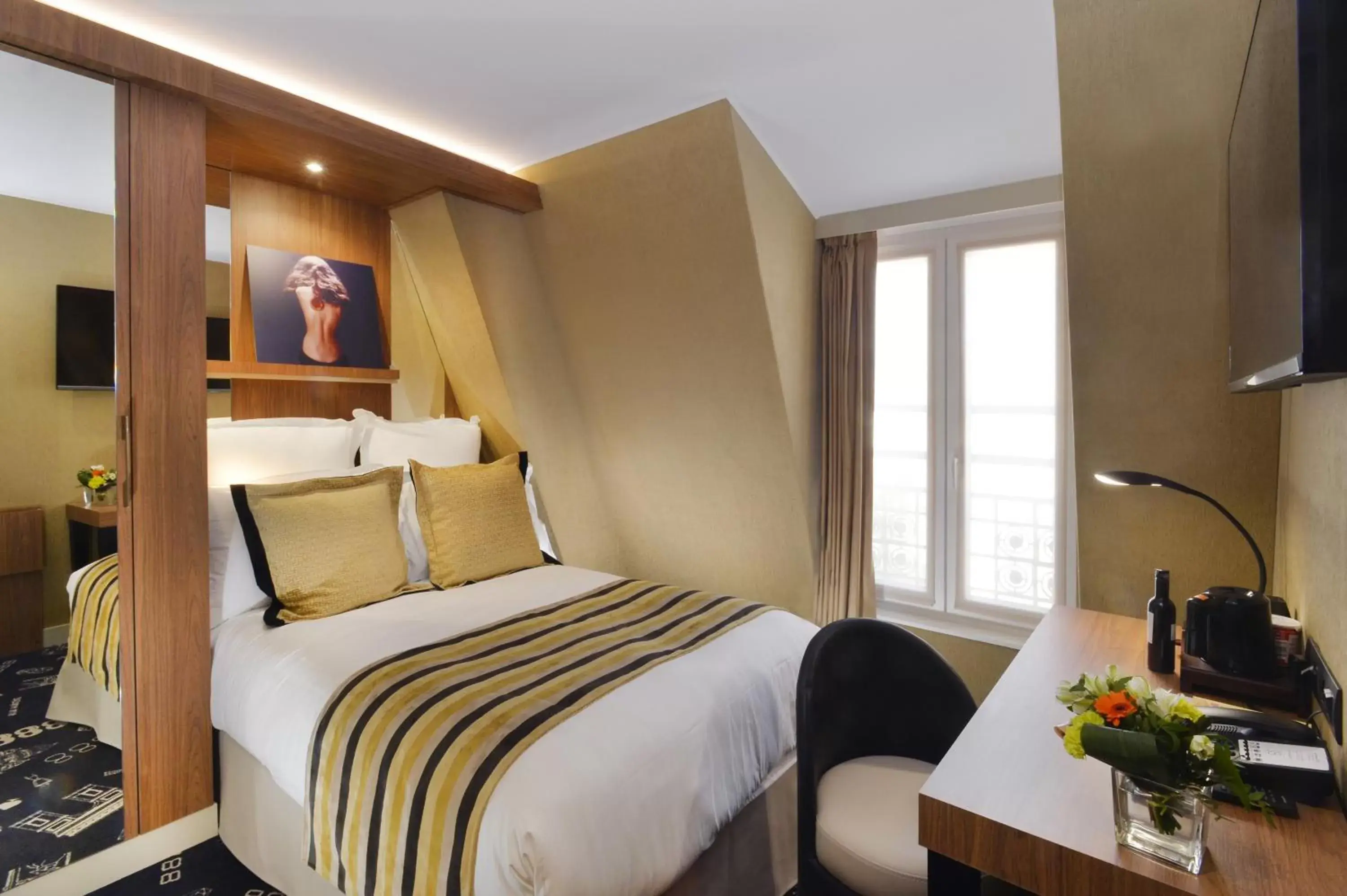 Bedroom, Bed in Hotel le 18 Paris
