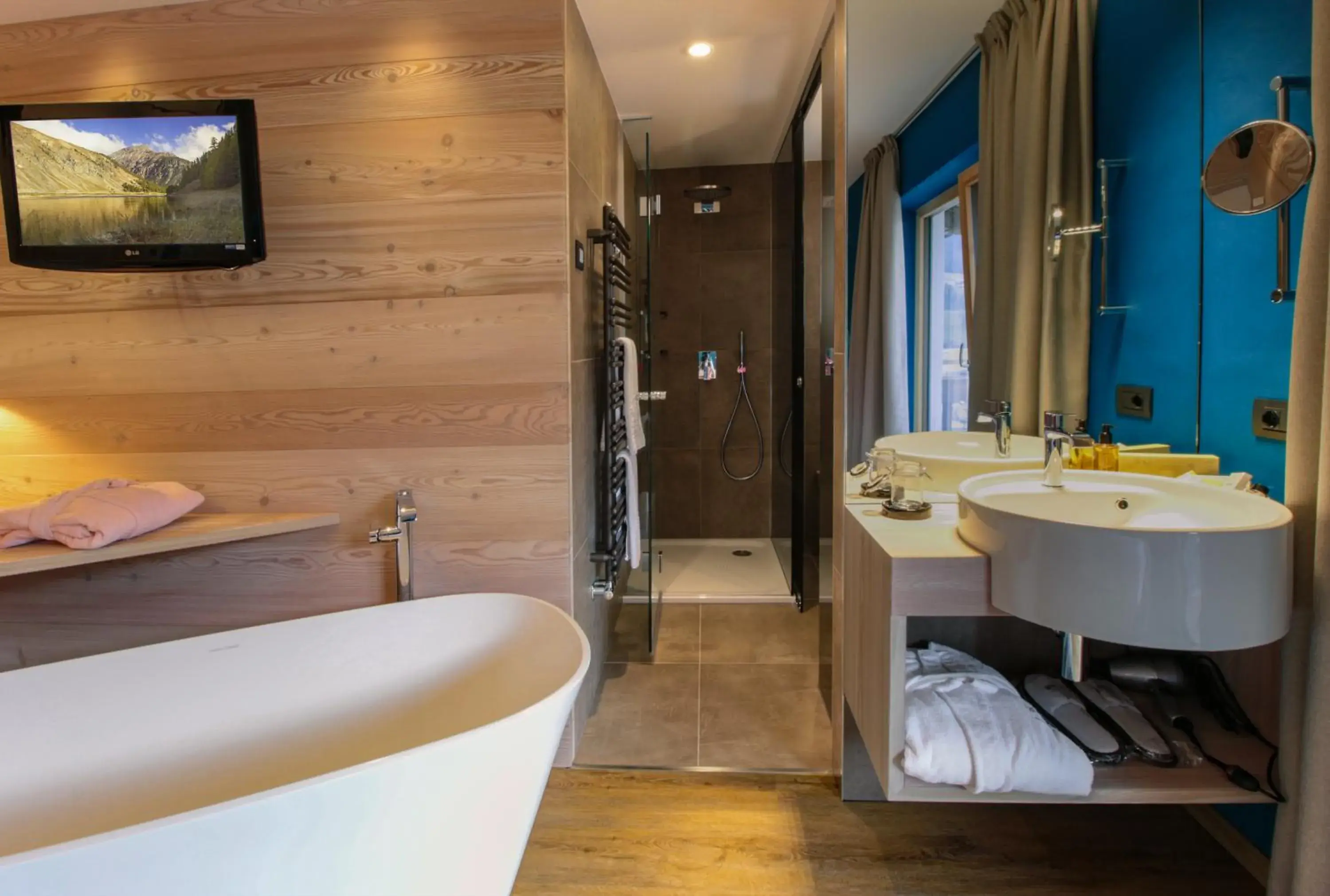 Shower, Bathroom in Hotel Bivio