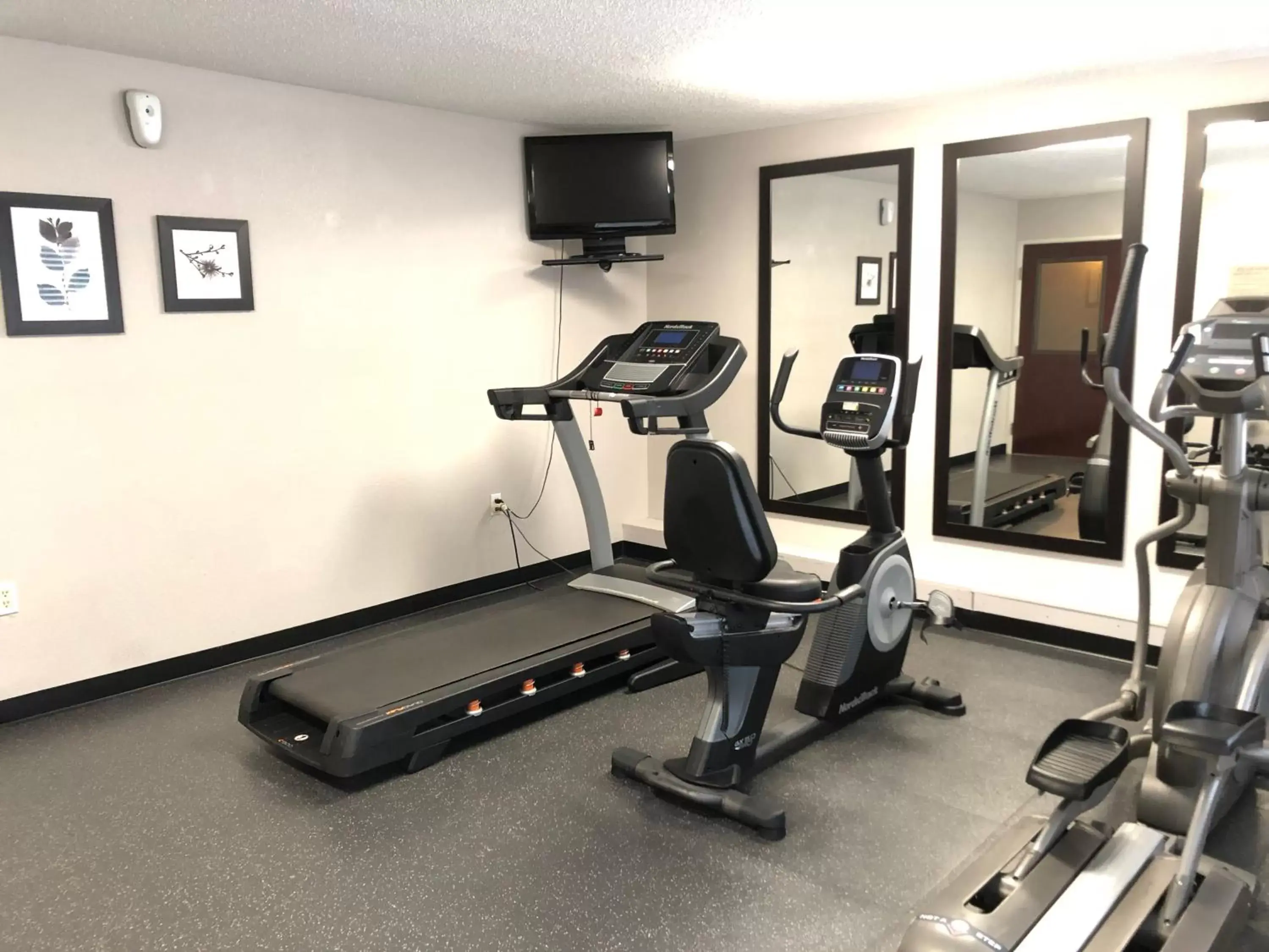 Fitness Center/Facilities in Country Inn & Suites by Radisson, Greenville, NC