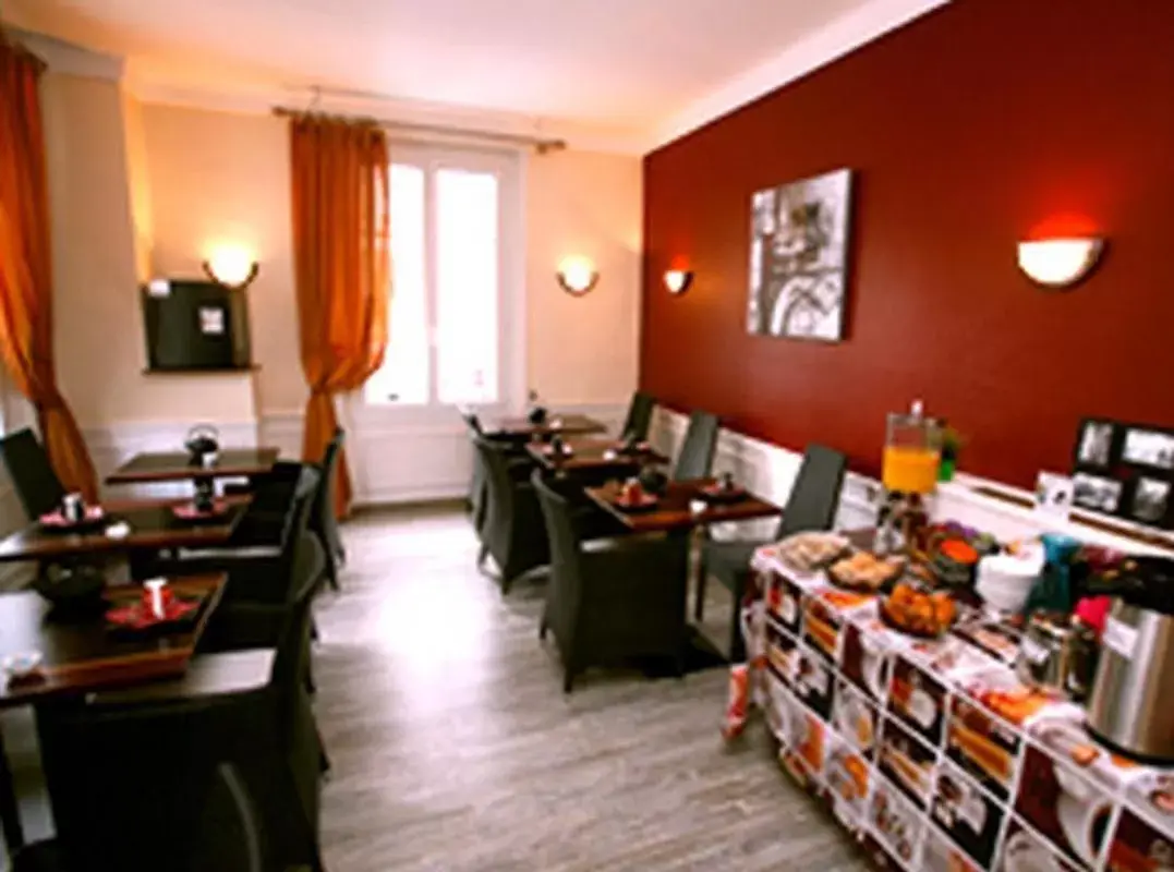 Restaurant/Places to Eat in Hôtel Le Home Saint Louis