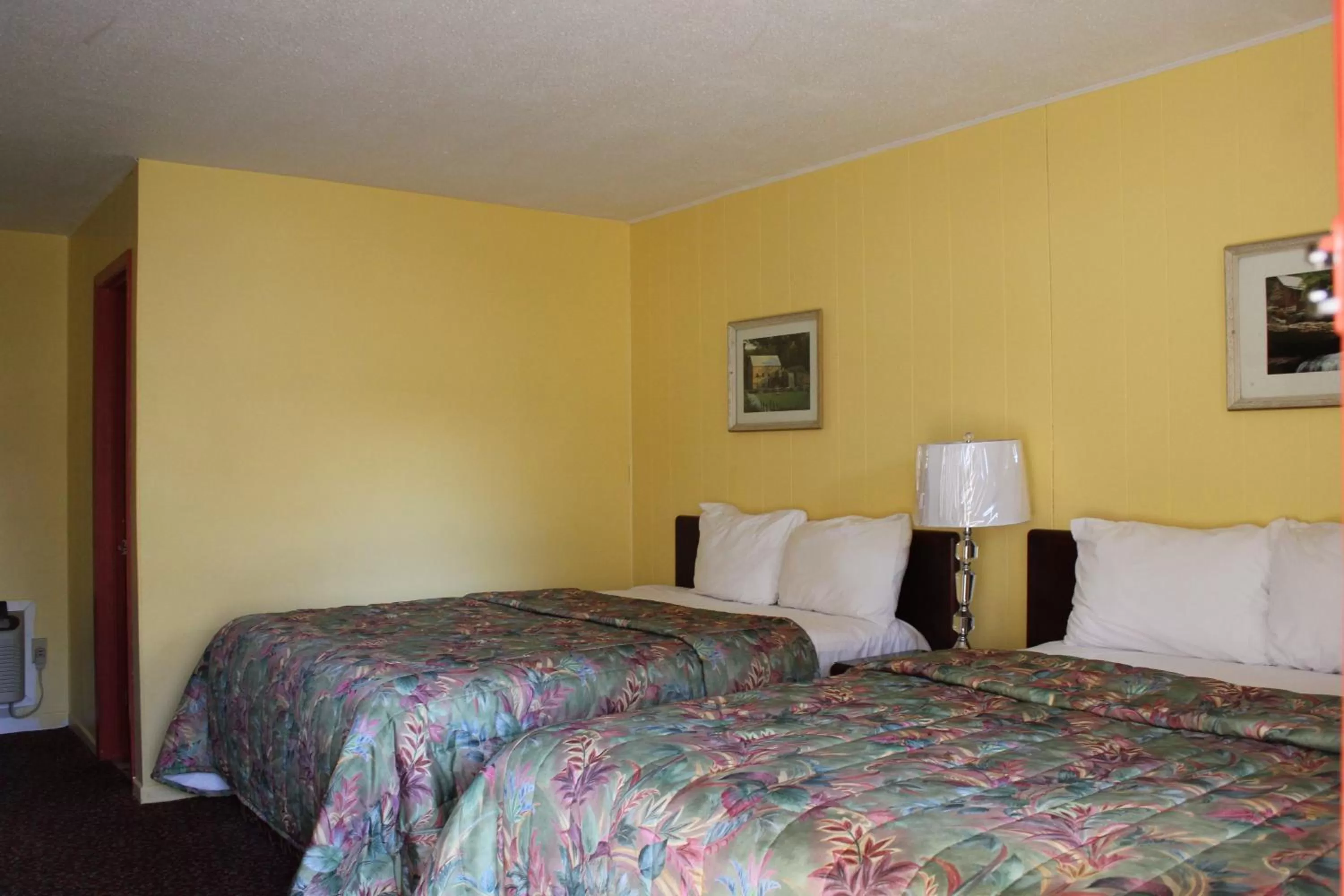 Double Room with Two Double Beds - Non-Smoking in Imperial Inn 1000 Islands