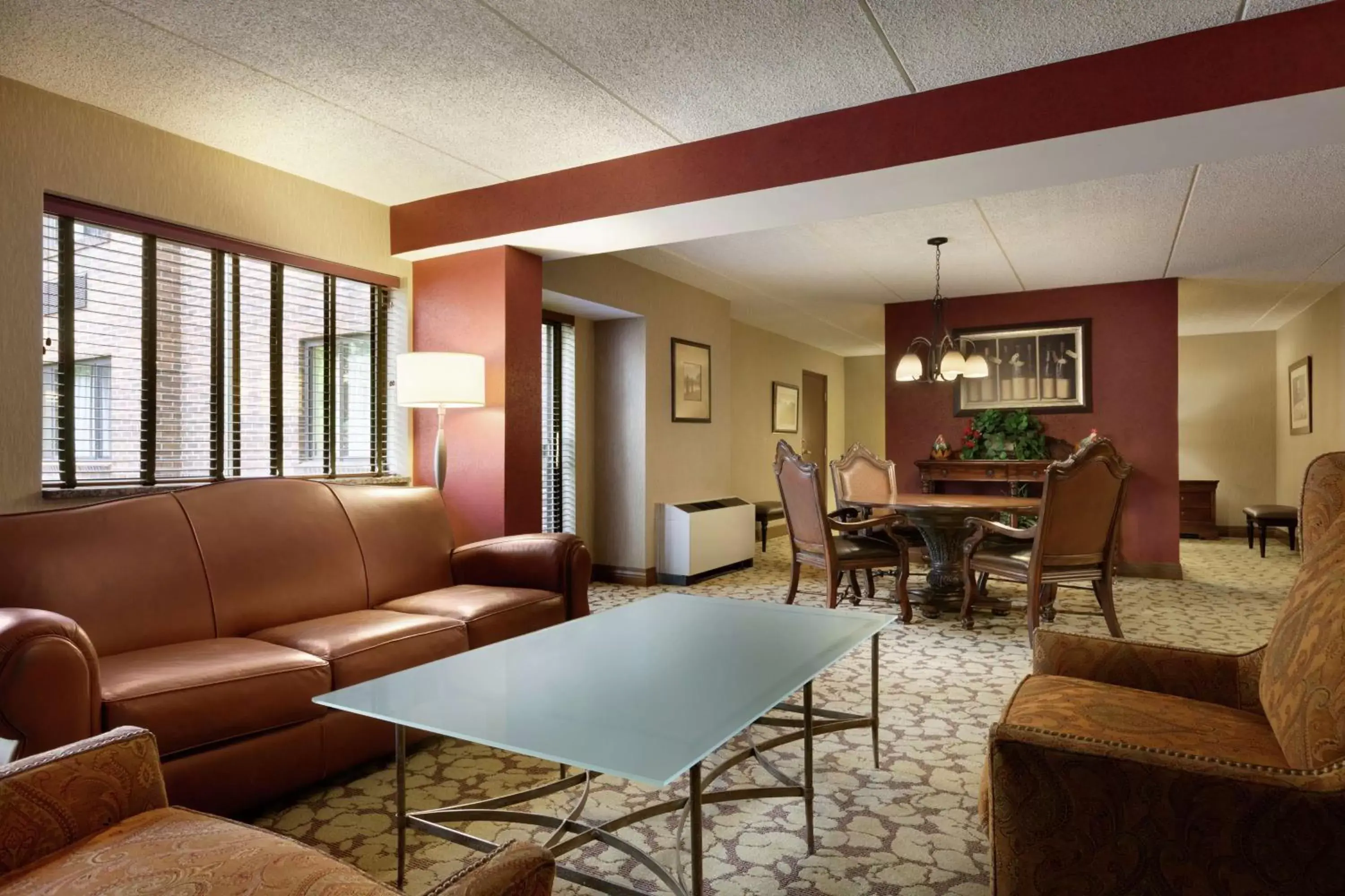 Living room, Seating Area in Hilton Garden Inn Rochester/Pittsford