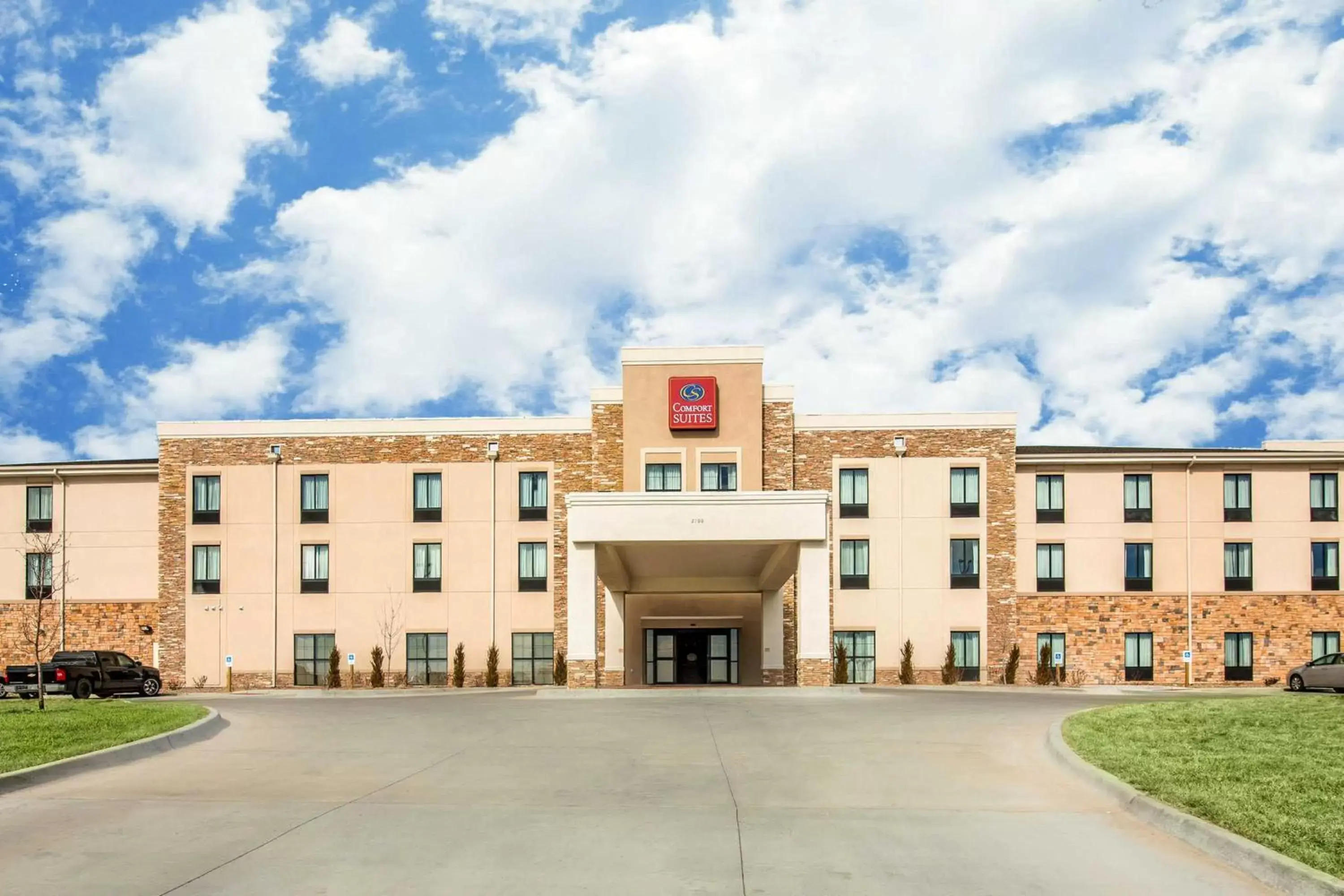 Facade/entrance, Property Building in Comfort Suites - Dodge City