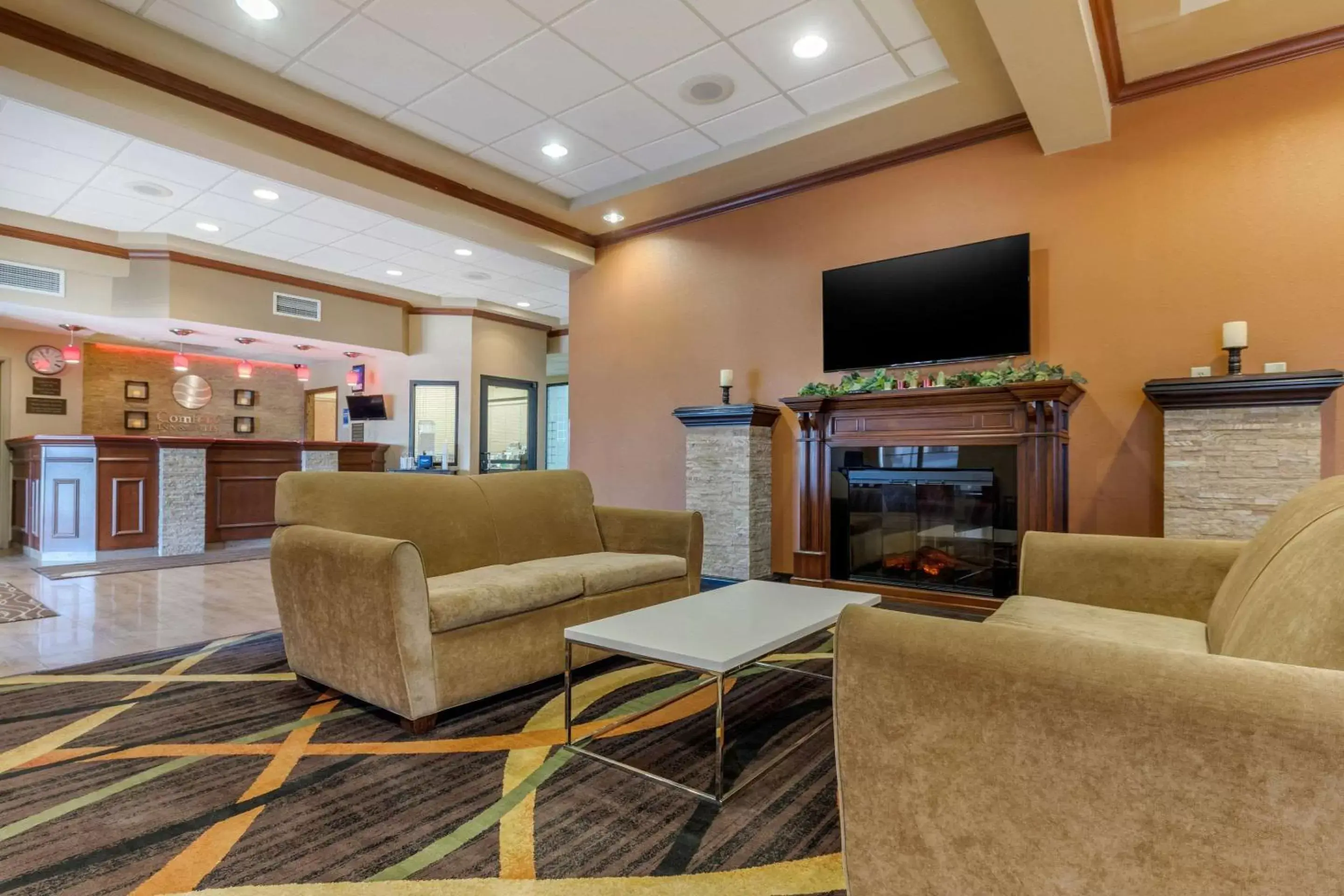 Lobby or reception, Seating Area in Comfort Inn & Suites Kenosha