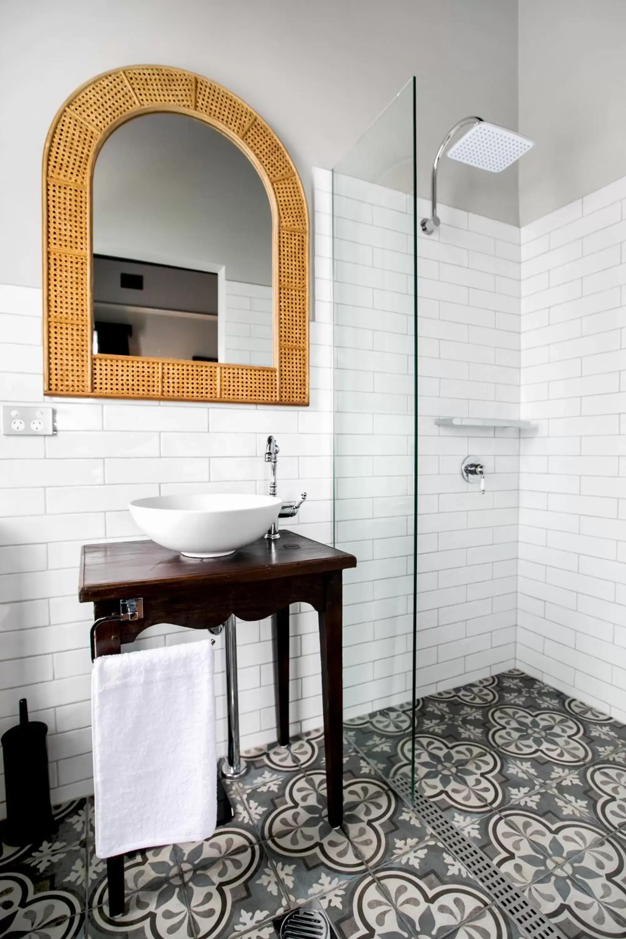 Shower, Bathroom in Hotel Australasia