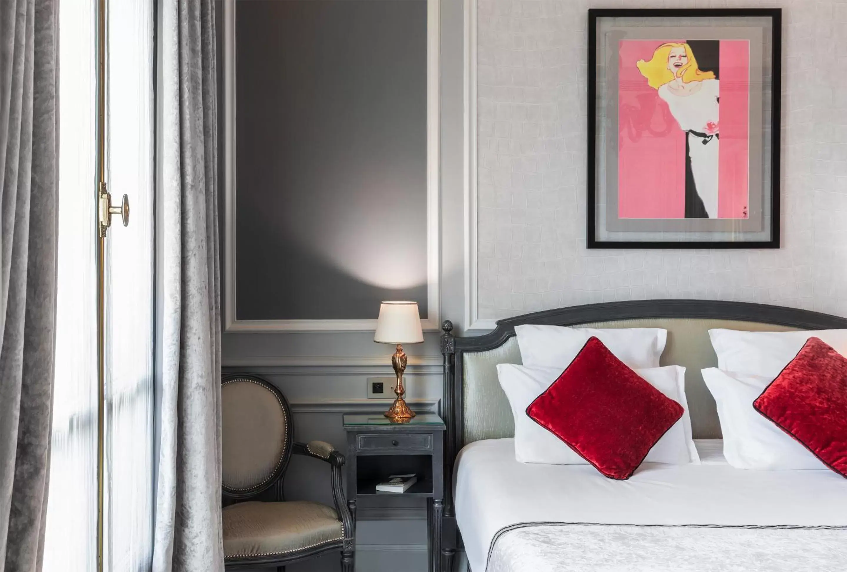 Bed in Maison Albar Hotels Le Champs-Elysées