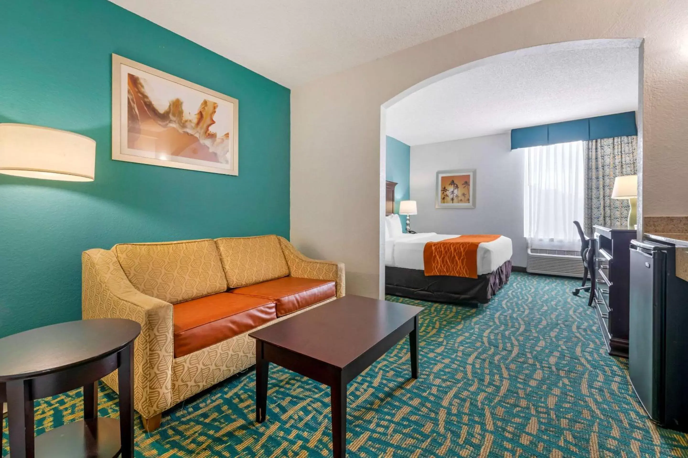 Photo of the whole room, Seating Area in Comfort Inn & Suites Fort Lauderdale West Turnpike