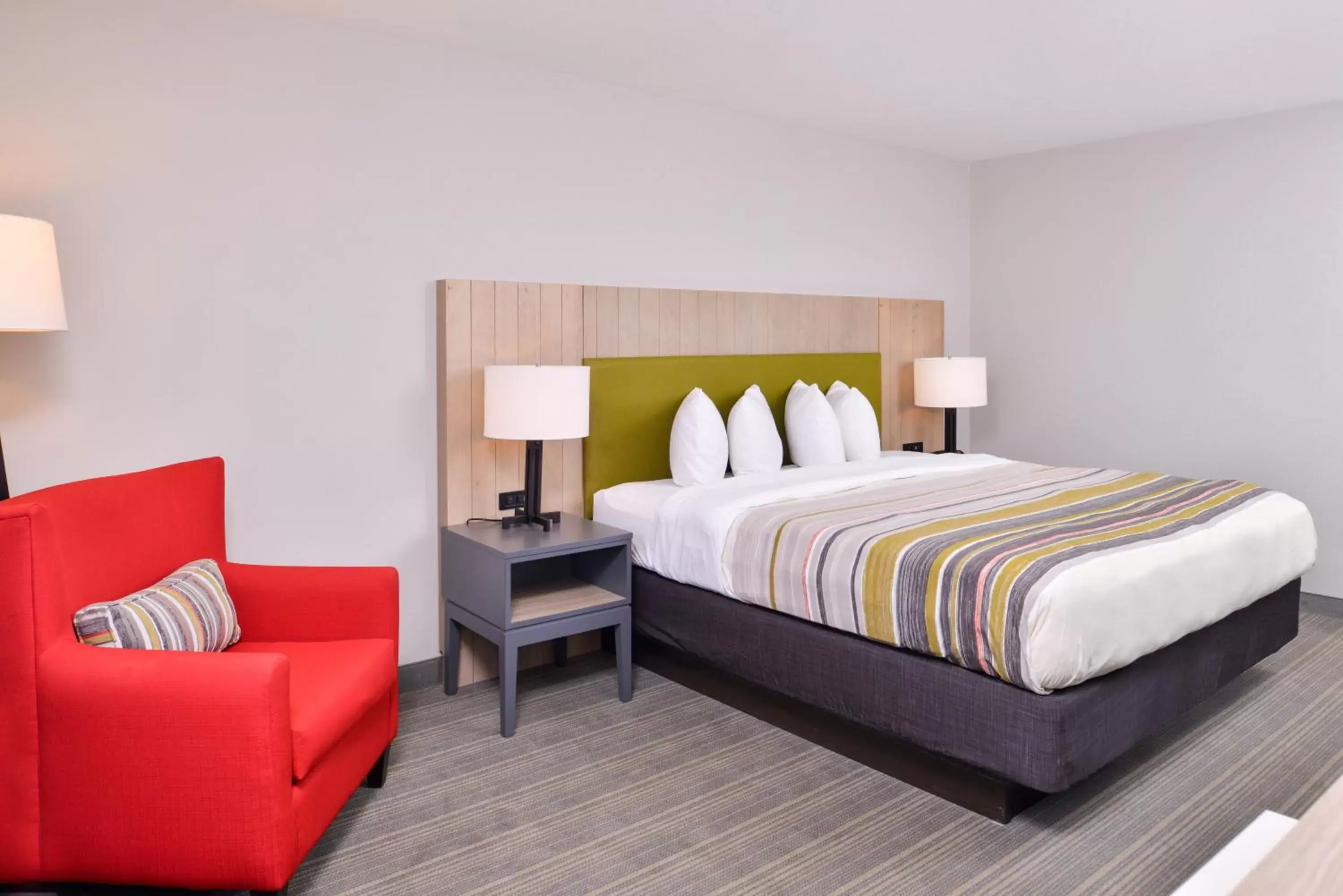 Bed in Country Inn & Suites by Radisson, Tinley Park, IL