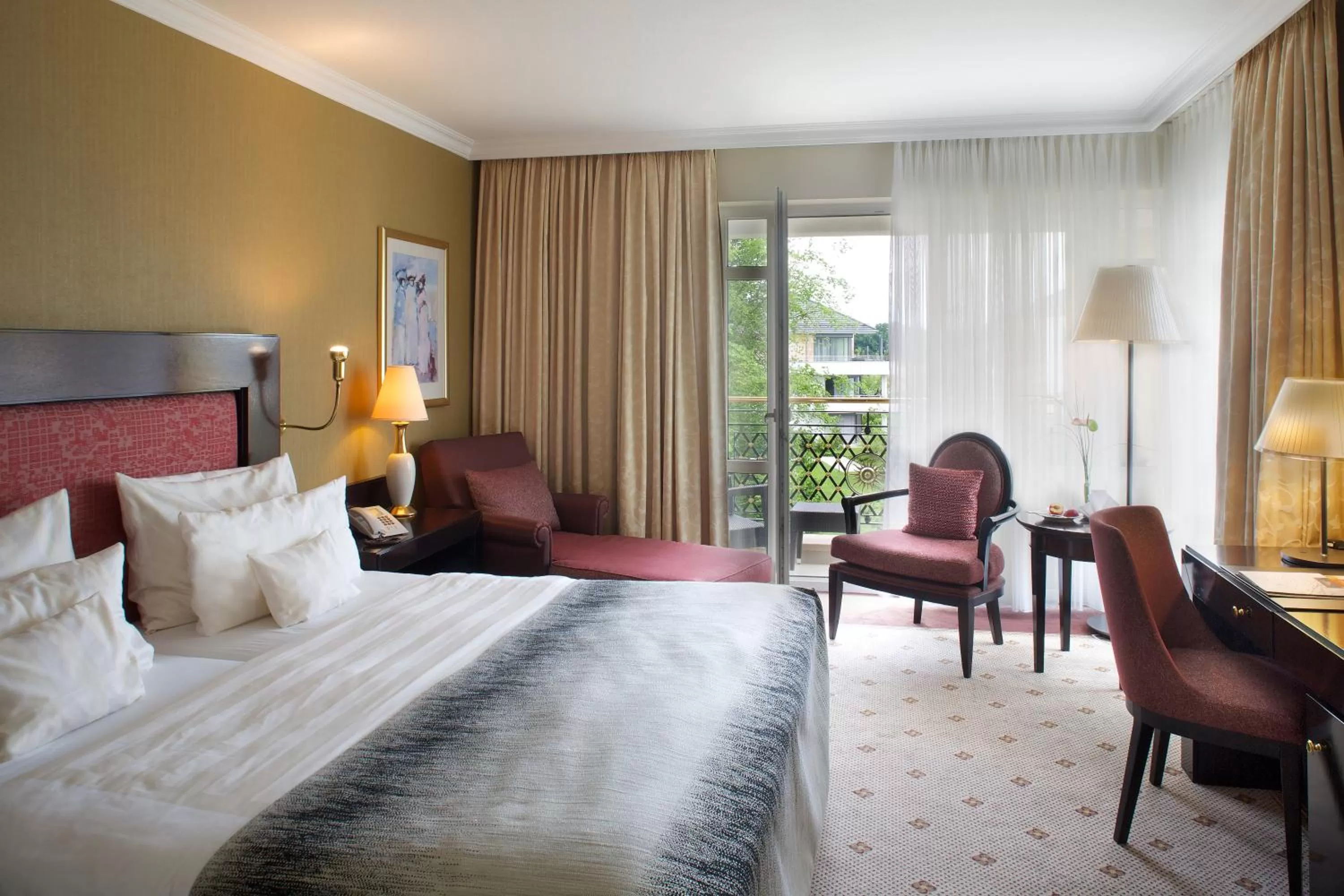 Bedroom, Bed in Steigenberger Hotel Der Sonnenhof