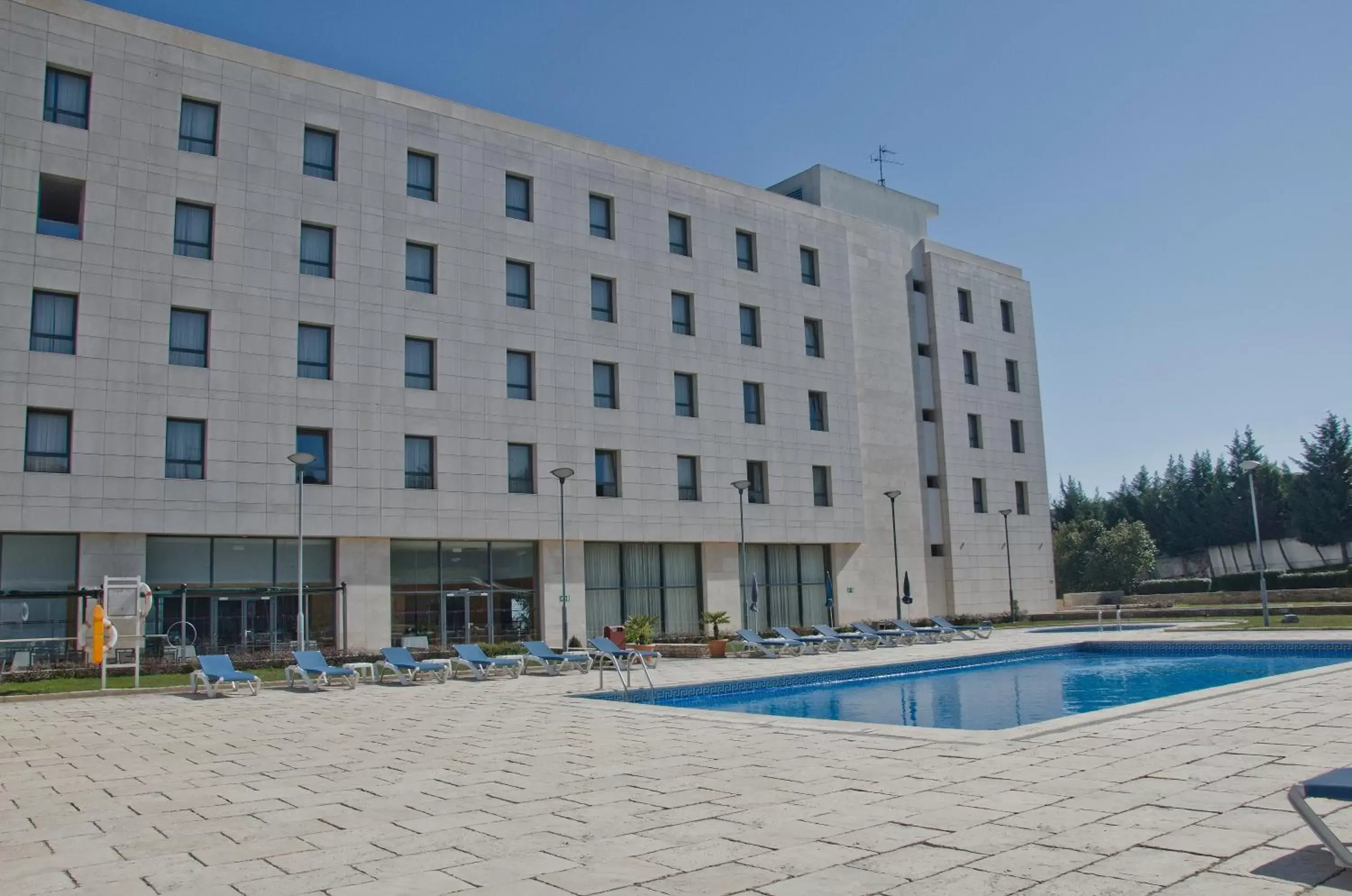 Swimming pool, Property Building in VIP Executive Santa Iria Hotel