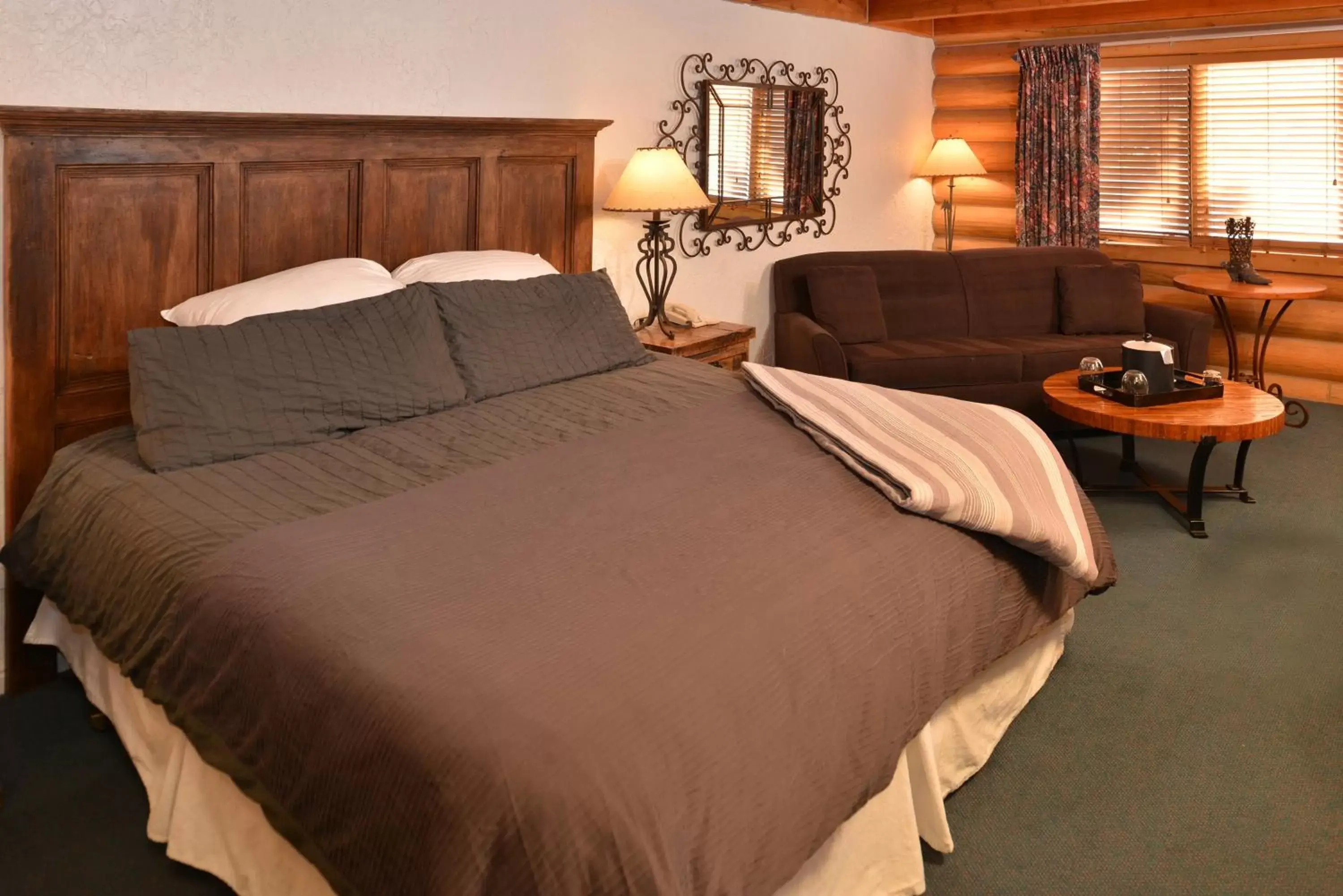 Photo of the whole room, Bed in The Boulder Creek Lodge Photo of the whole room, Bed in The Boulder Creek Lodge