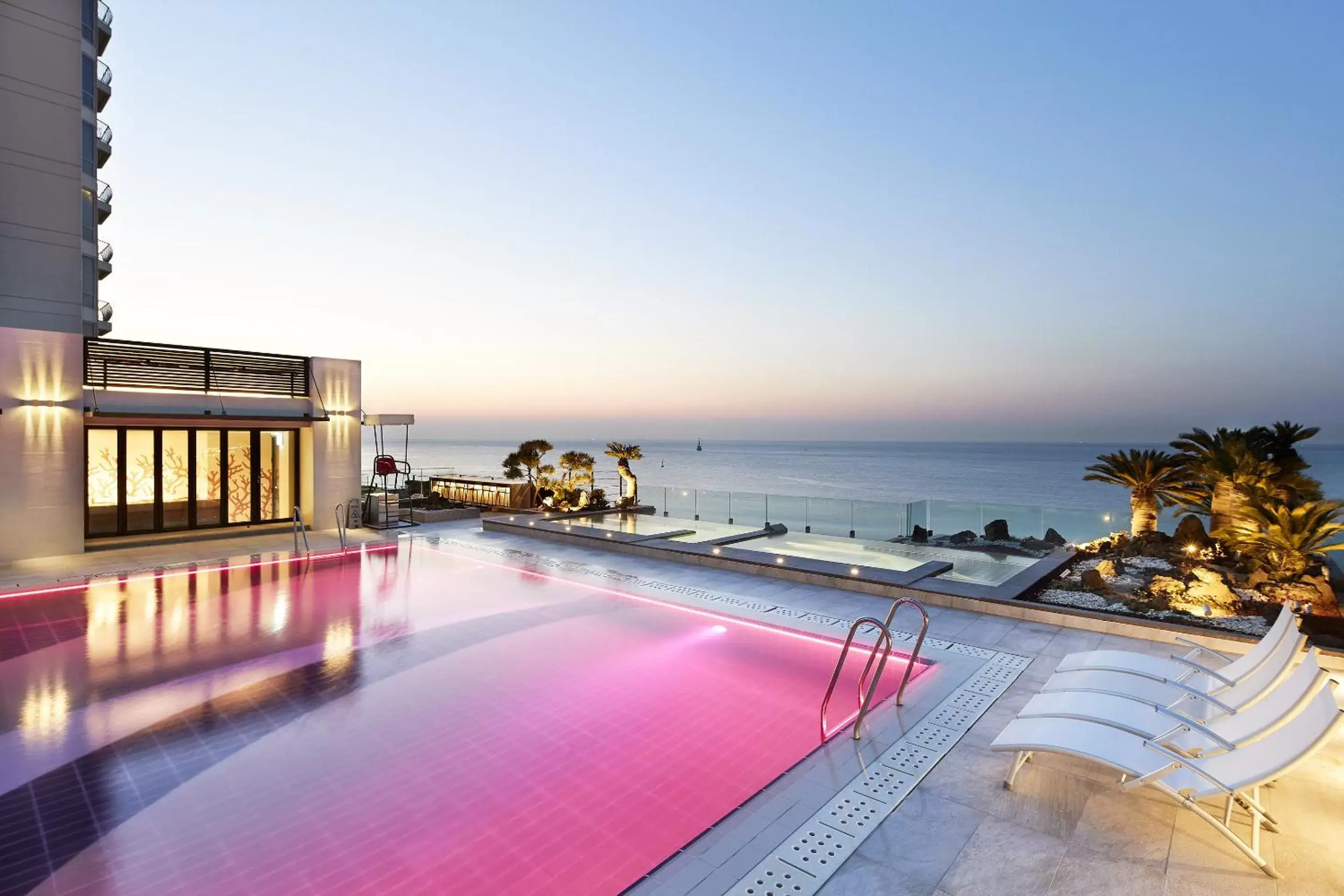 Swimming pool in Paradise Hotel Busan Swimming pool in Paradise Hotel Busan