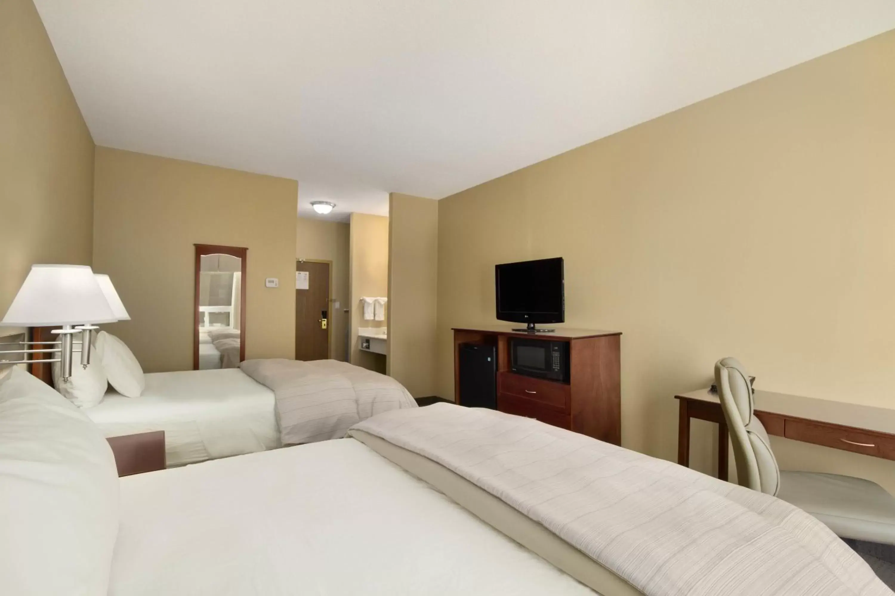 Bedroom, Bed in Days Inn & Suites by Wyndham Brandon
