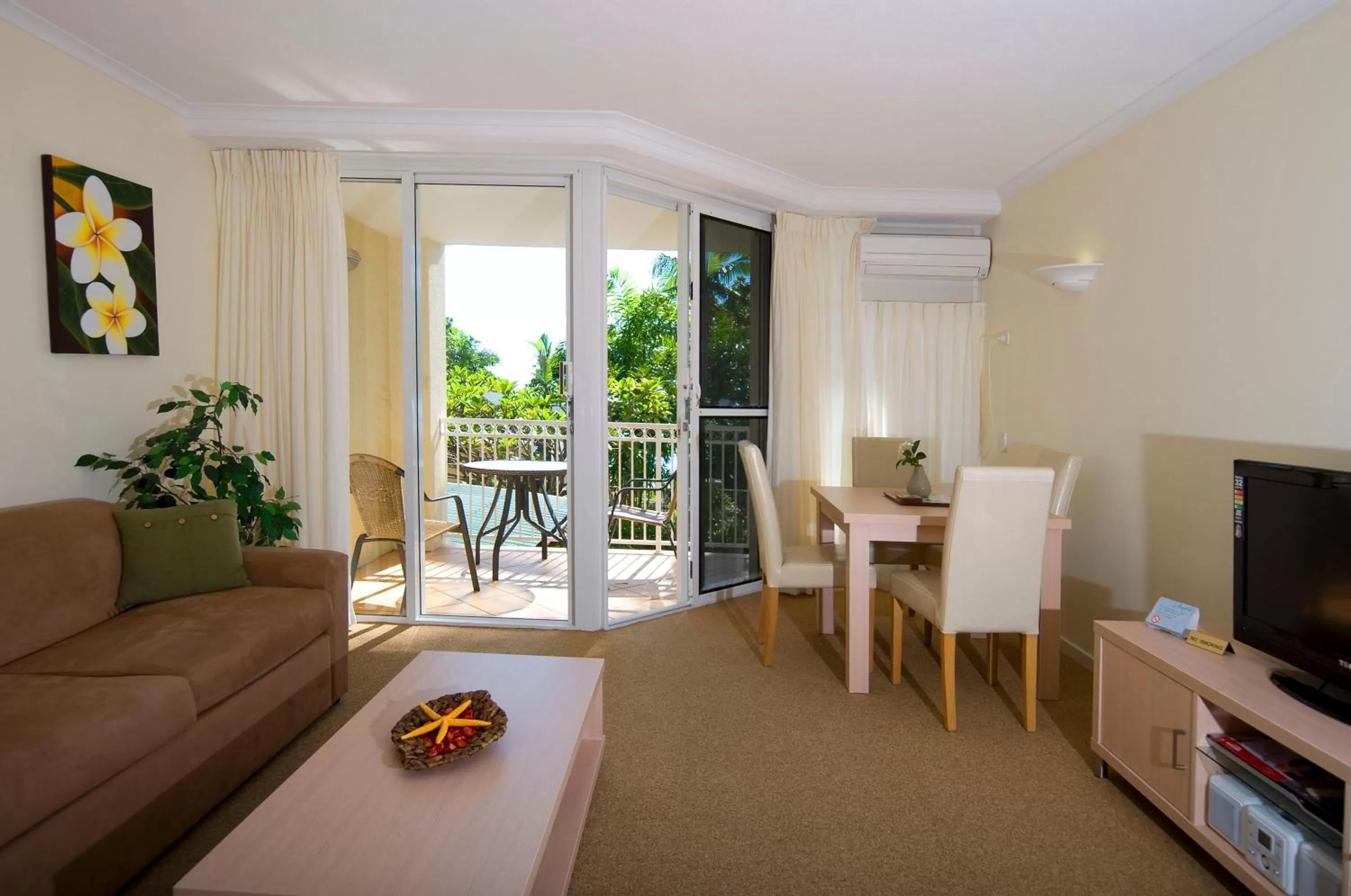 Day in On The Beach Apartments