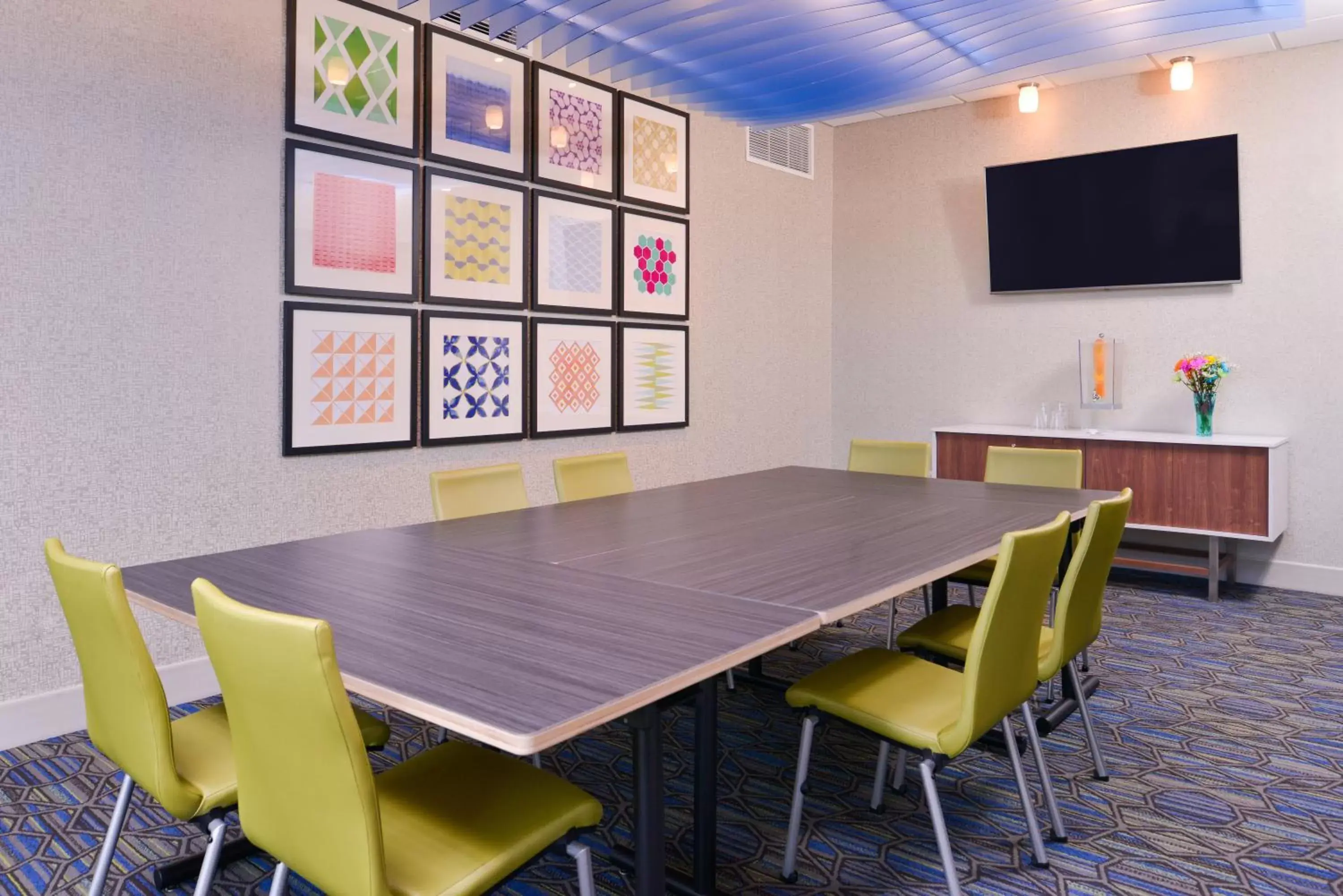Meeting/conference room in Holiday Inn Express & Suites - Olathe West, an IHG Hotel