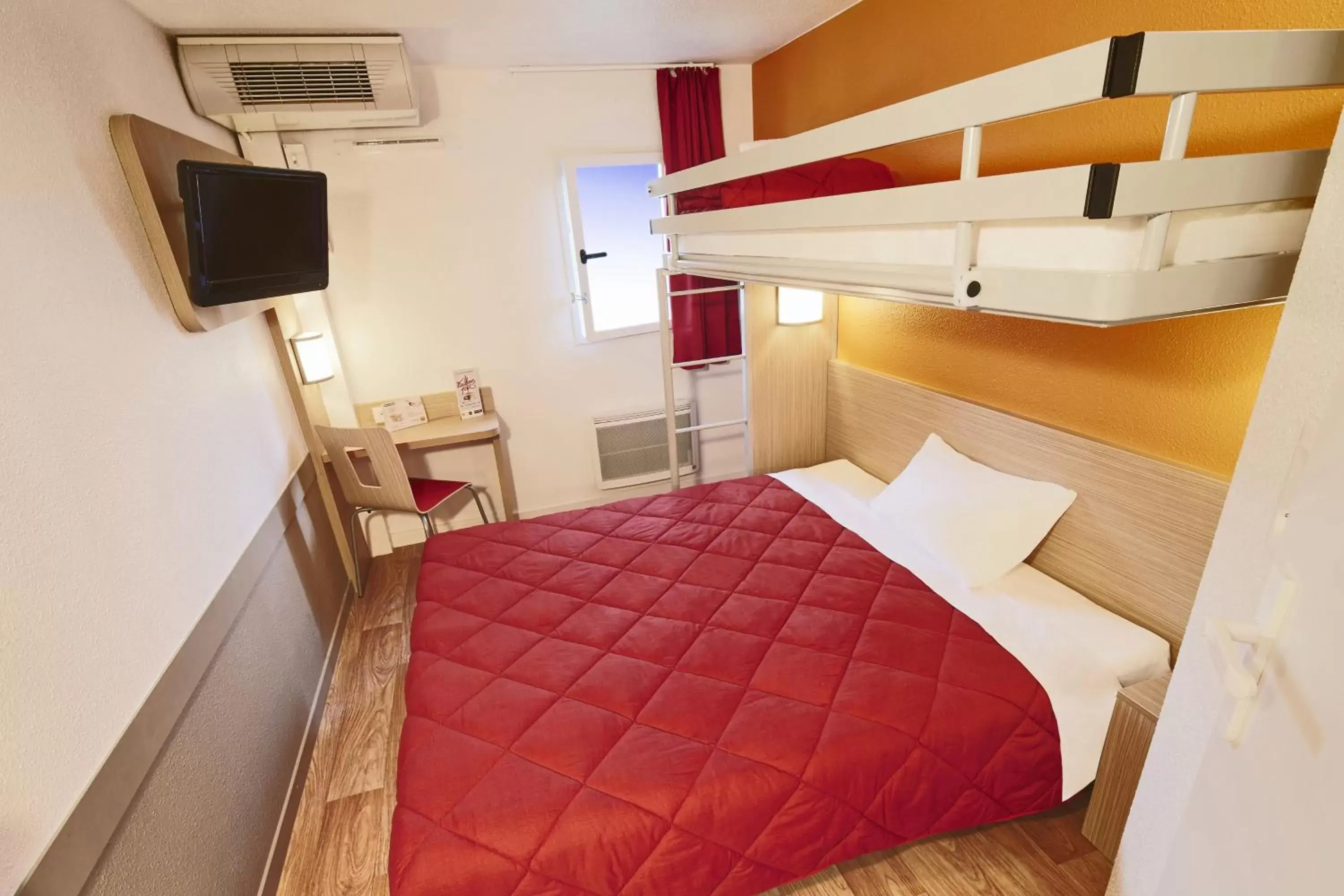 Bedroom, Bed in Premiere Classe Roissy CDG - Paris Nord 2 - Parc des Expositions Bedroom, Bed in Premiere Classe Roissy CDG - Paris Nord 2 - Parc des Expositions